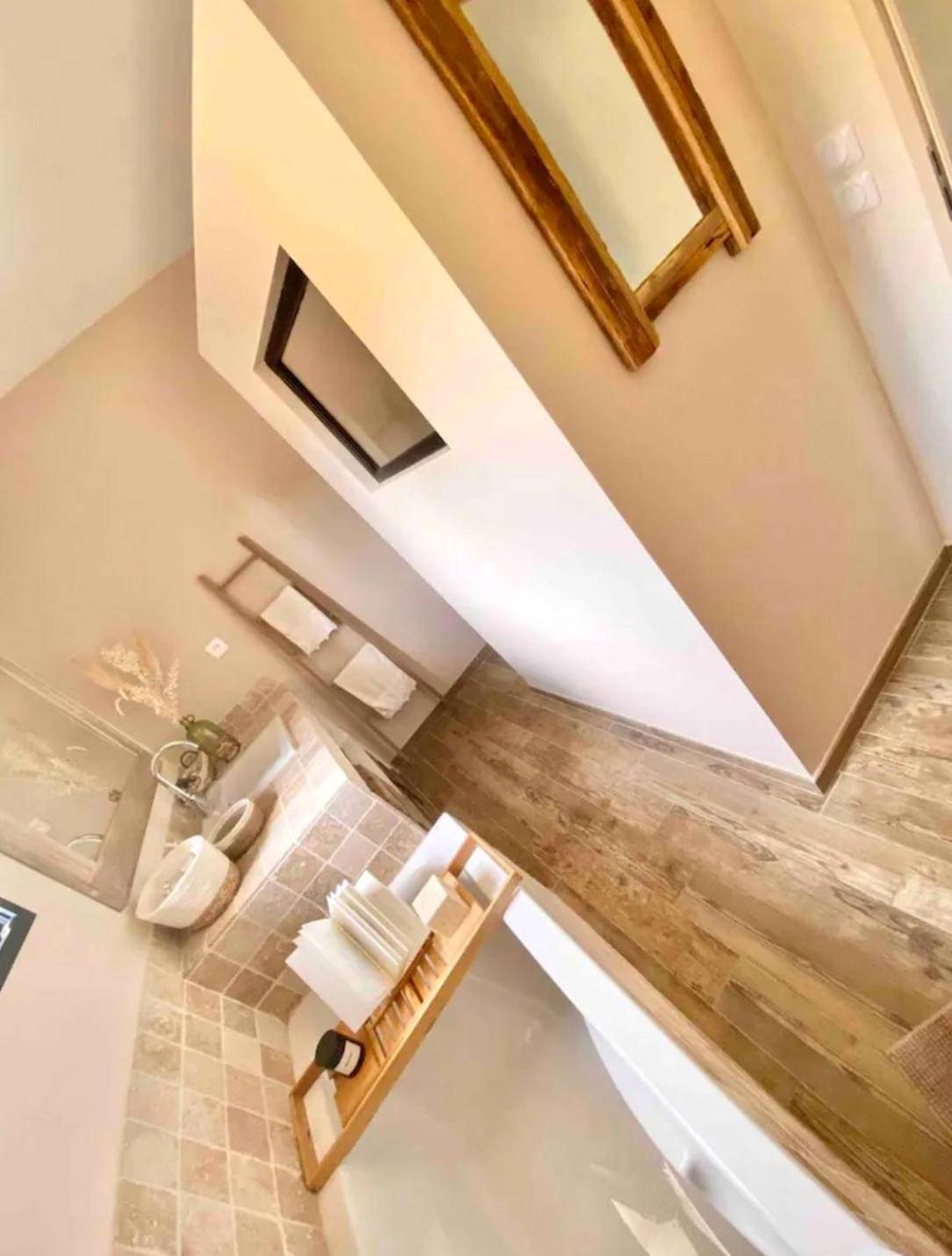 Photo du logement - La grange des amoureux piscine jacuzzi et massages