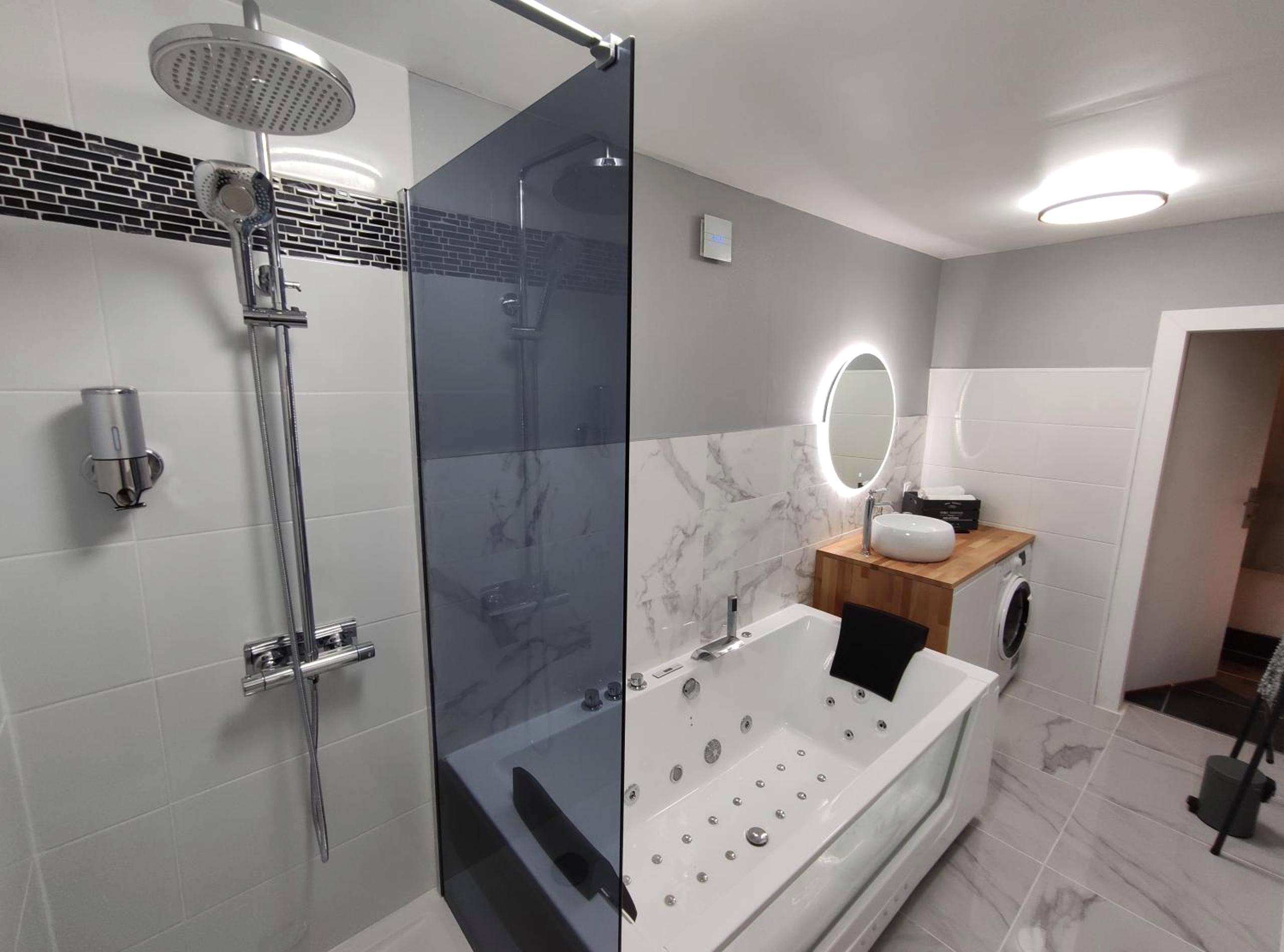 Autre vue interieure - Groom Epernay - Jacuzzi & Champagne - Épernay