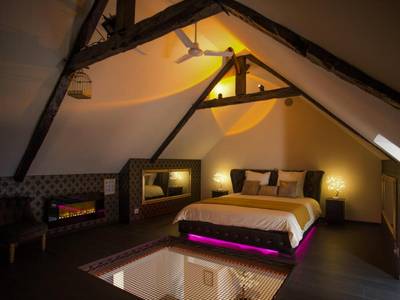 Chambre sous combles avec filet d'habitation - Love Room Pleslin - Trigavou - Harmonie Gîte et SPA