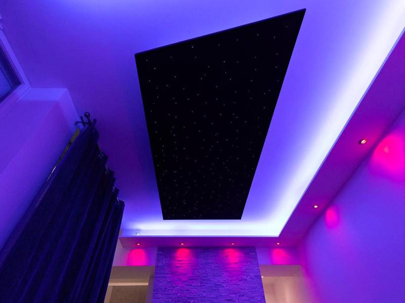 Plafond ciel étoilé avec éclairage LED bleu - Harmonie Spa