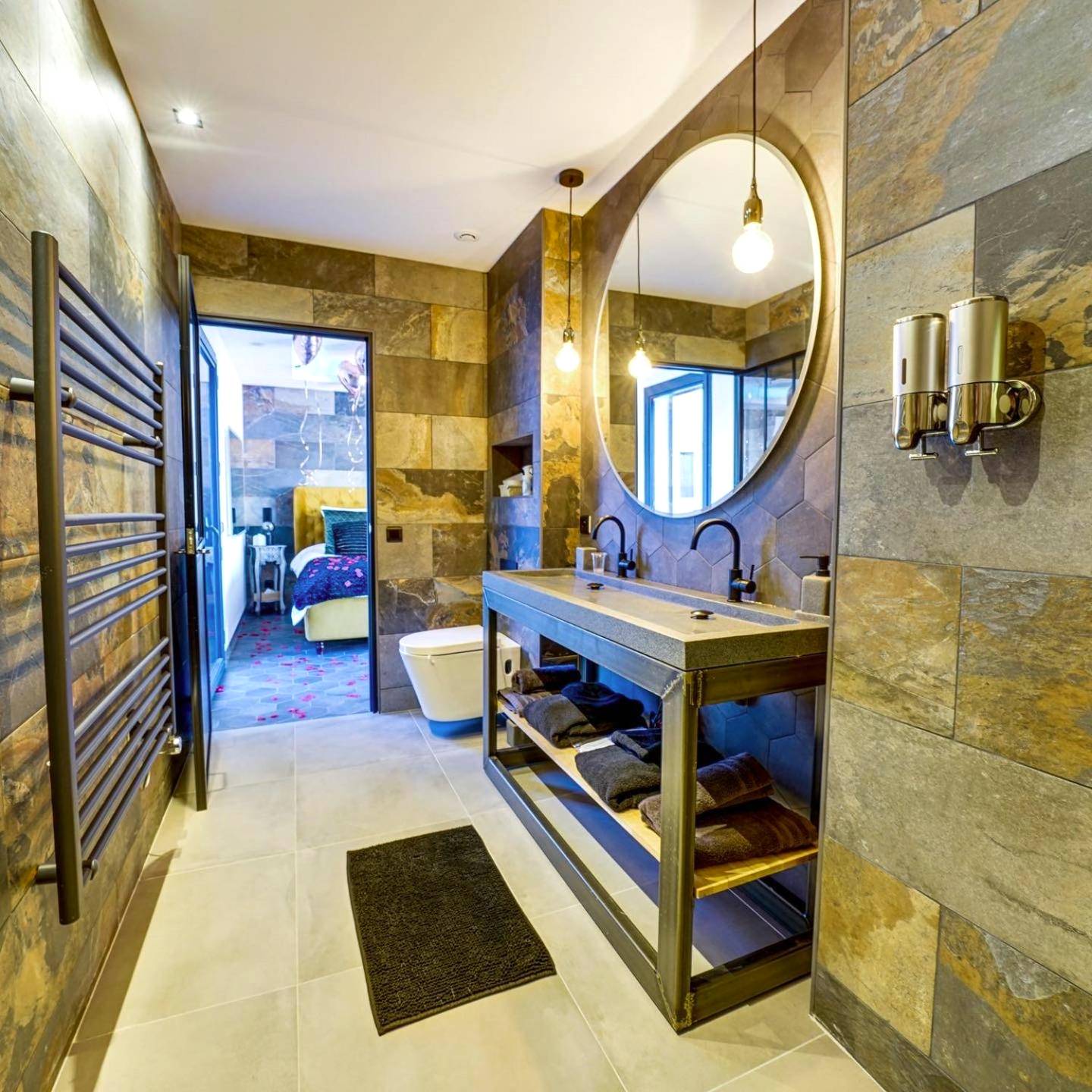 Salle de bain moderne avec double vasque - Les Hauts de Saint Jean - HDS Suite