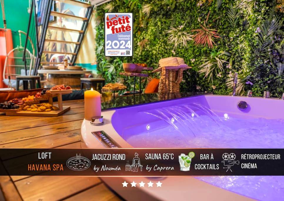Jacuzzi privatif avec jets d'eau et... - Love Room Saint - Étienne - Loft "Havana Spa" Cuba Jacuzzi Sauna Bar à cocktails