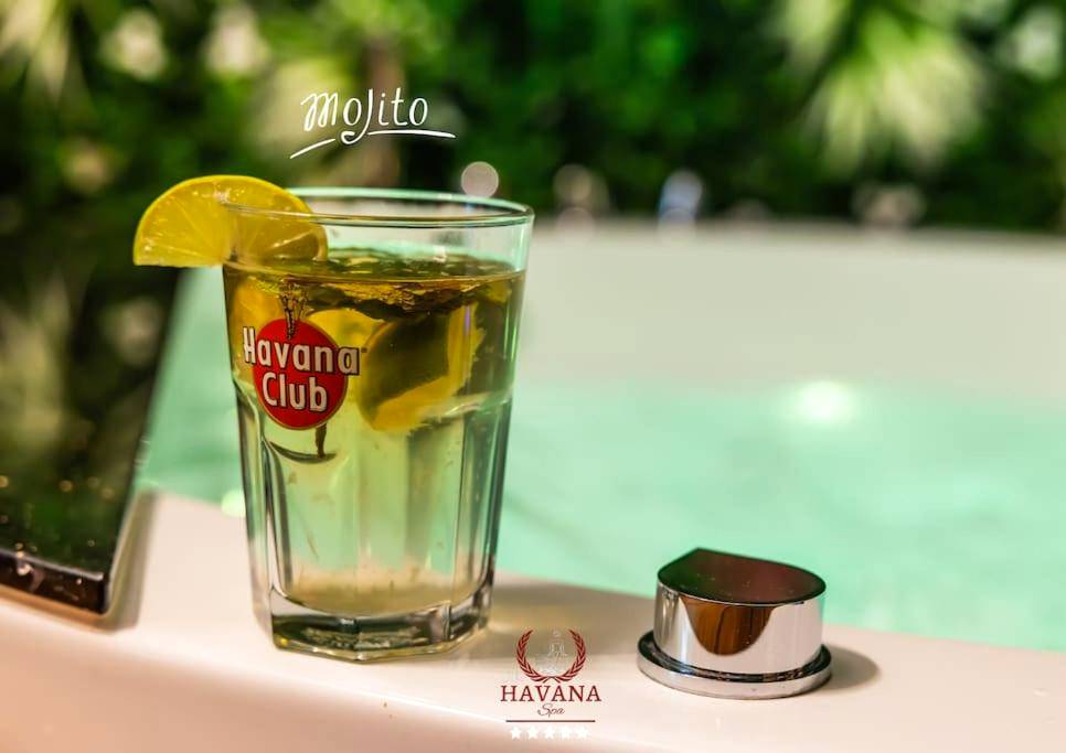 Photo du logement - Loft "Havana Spa" Cuba Jacuzzi Sauna Bar à cocktails - Saint - Étienne