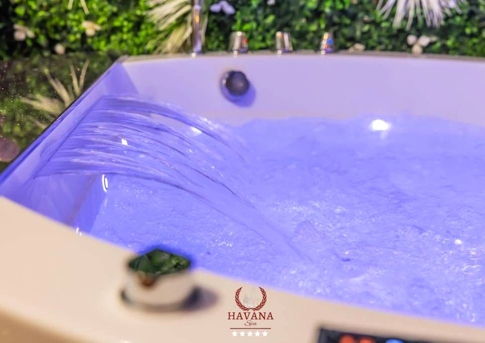 Photo du logement - Loft "Havana Spa" Cuba Jacuzzi Sauna Bar à cocktails