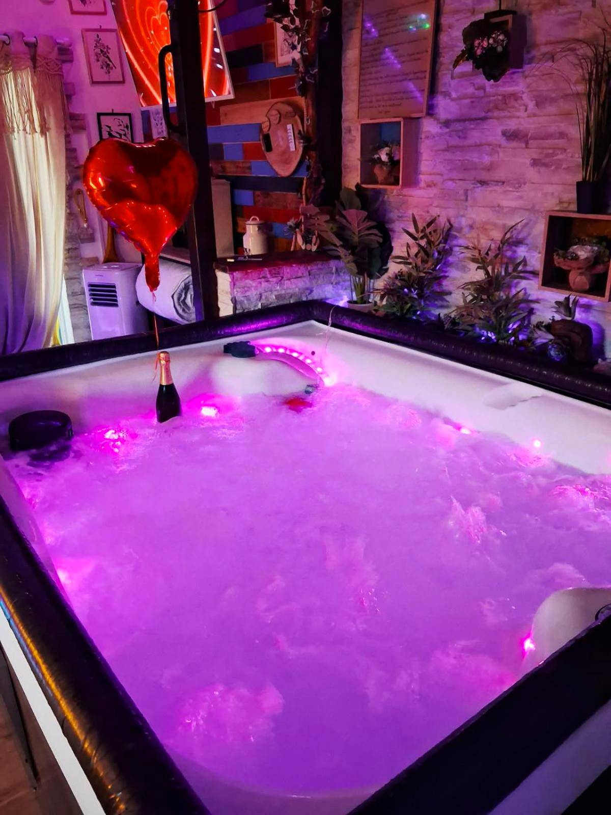 Photo du logement - L'histoire de l'ouest , jacuzzi appartement