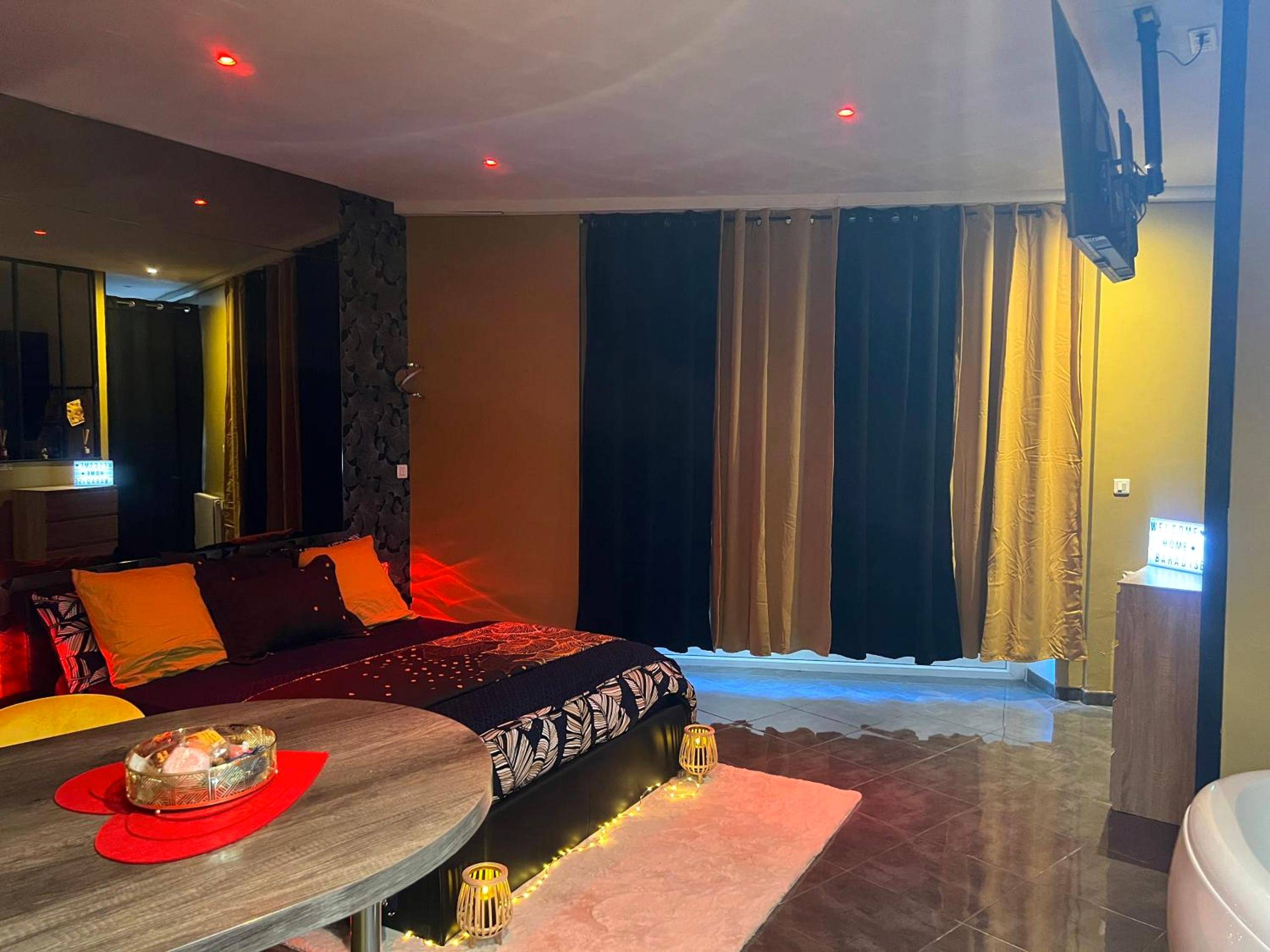 Vue d'ensemble de la suite romantique - HomeSparadise