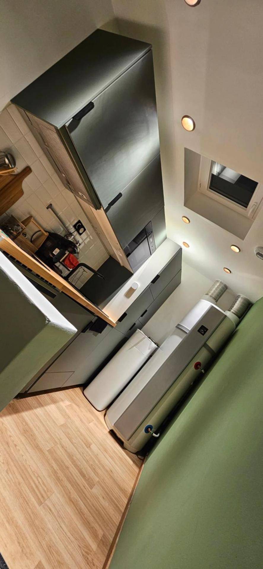 Cuisine équipée moderne avec rangements gris - L'Hortillon