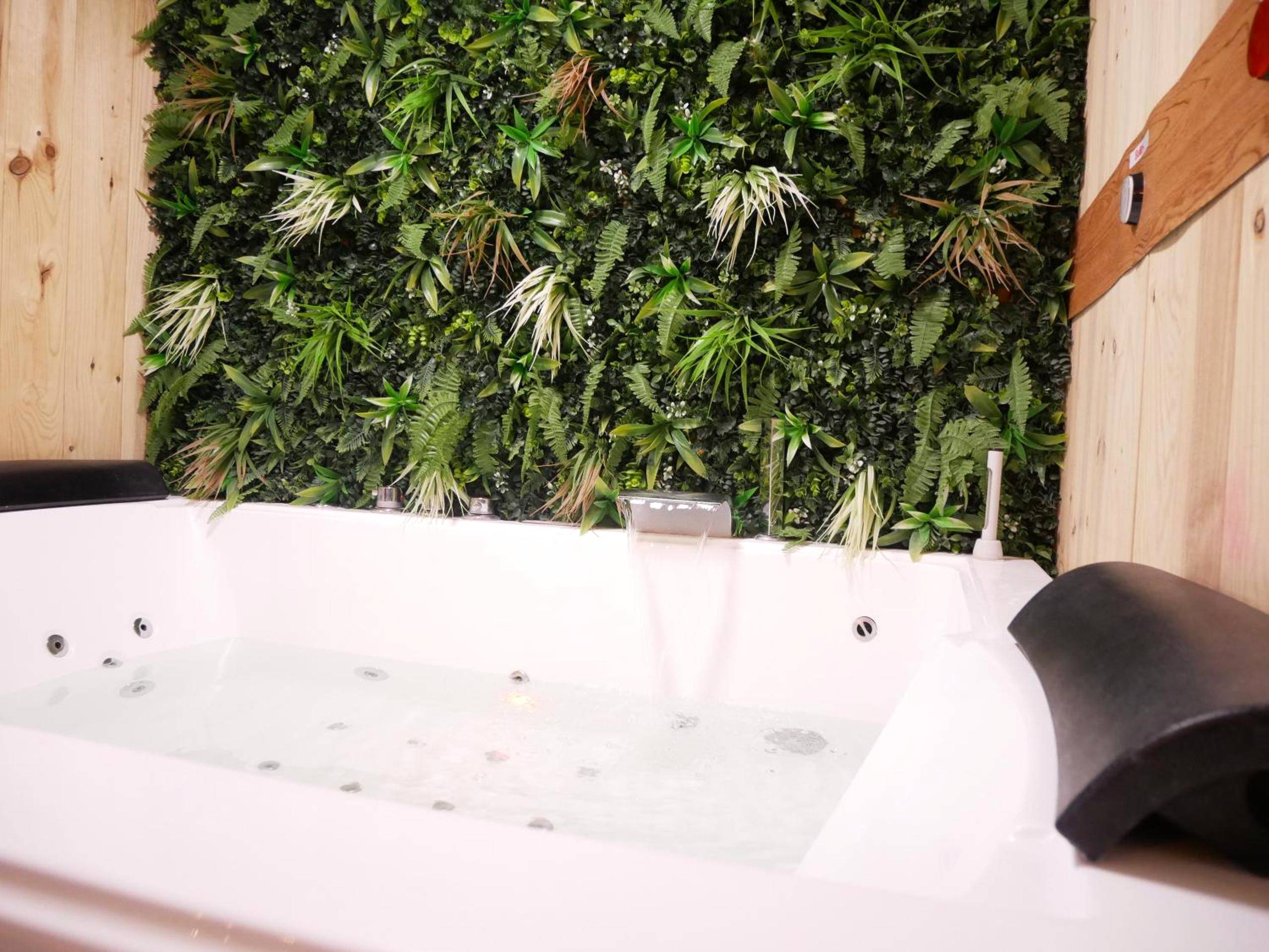 Photo du logement - HOTEL DU BERRY - Loveroom avec Sauna, Hammam, Jacuzzi privatifs - Reuilly