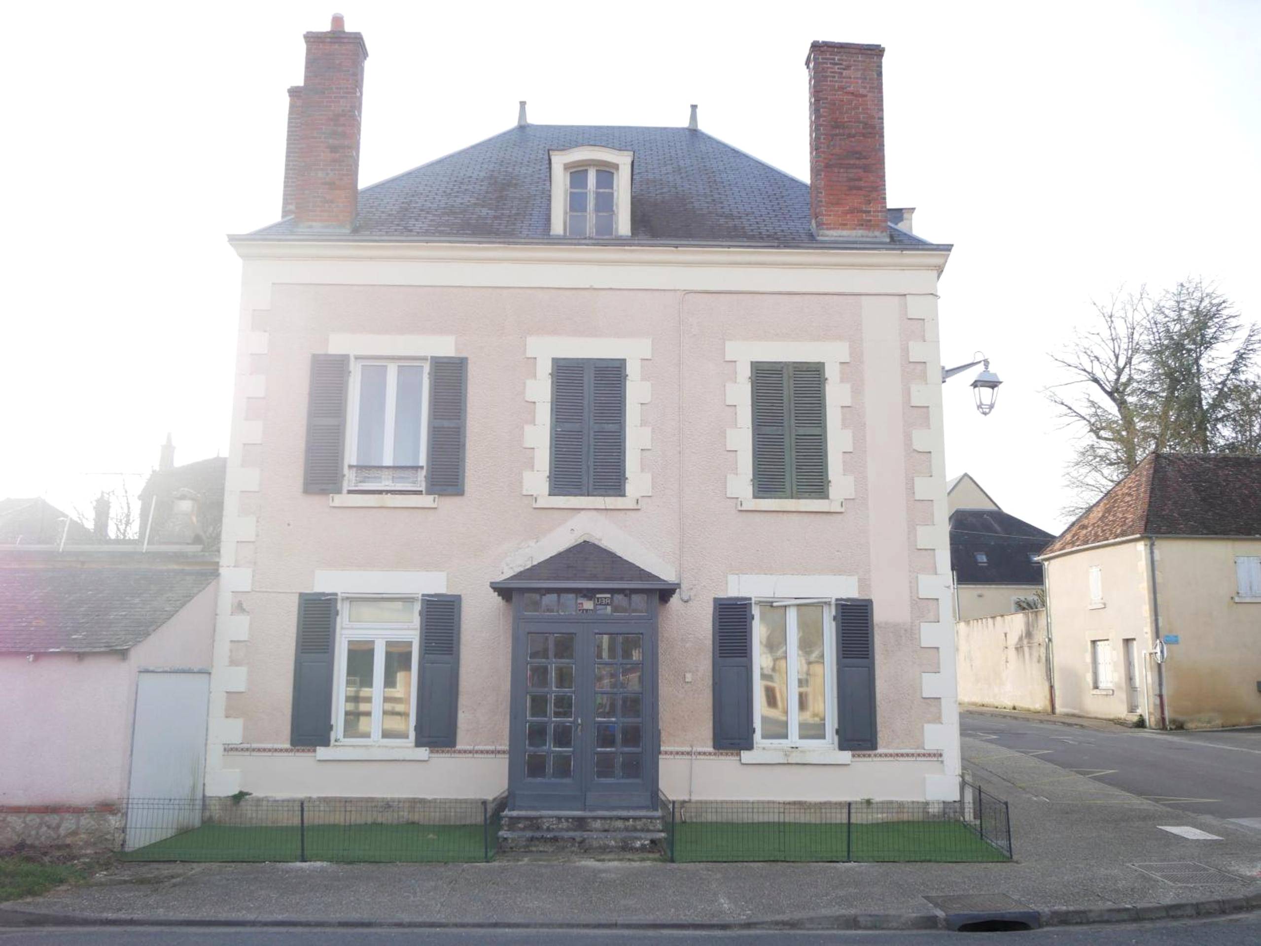 Photo du logement - HOTEL DU BERRY - Loveroom avec Sauna, Hammam, Jacuzzi privatifs - Reuilly