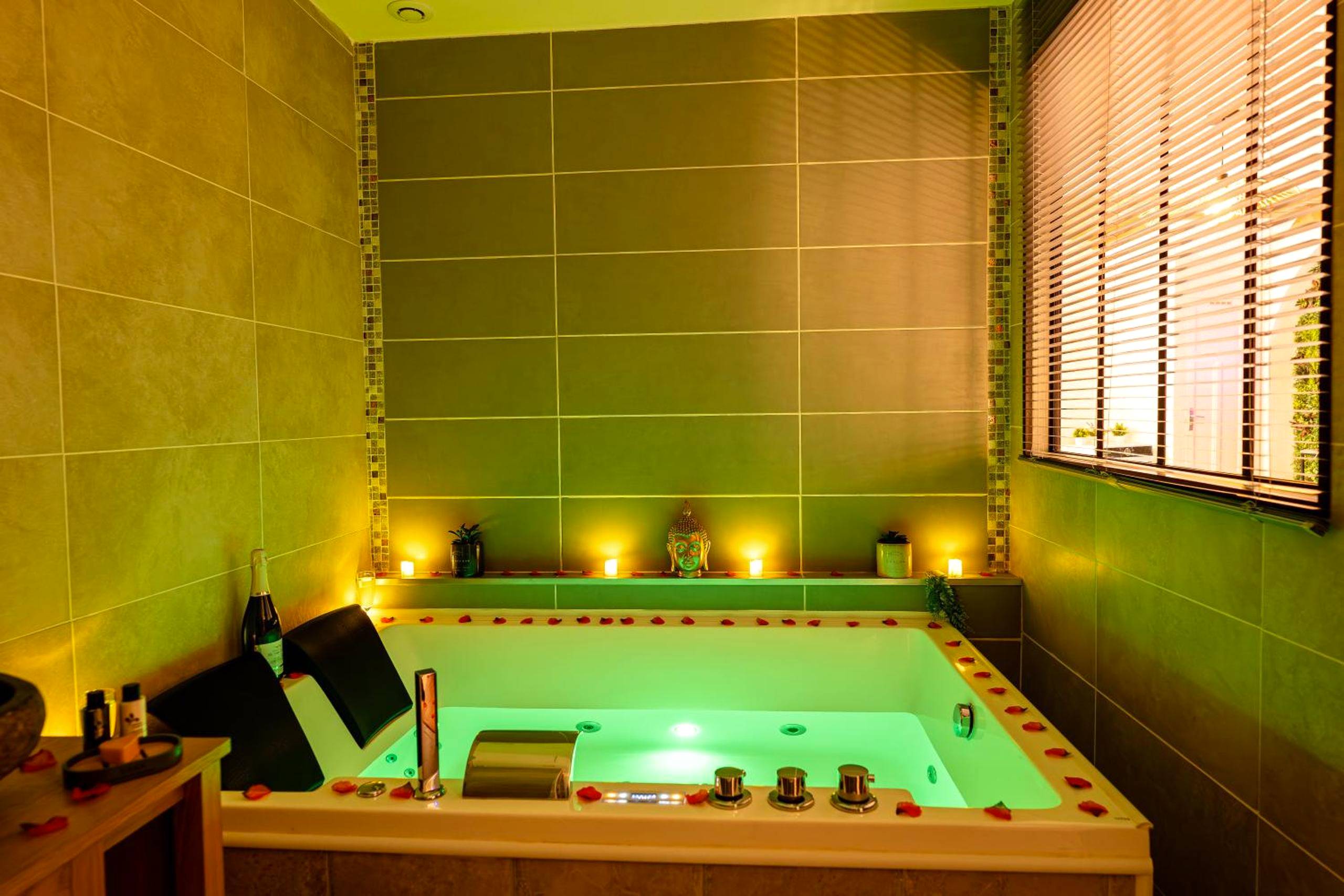 Photo du logement - Il Était Une Fois - GAP Chambre romantique & SPA - Gap