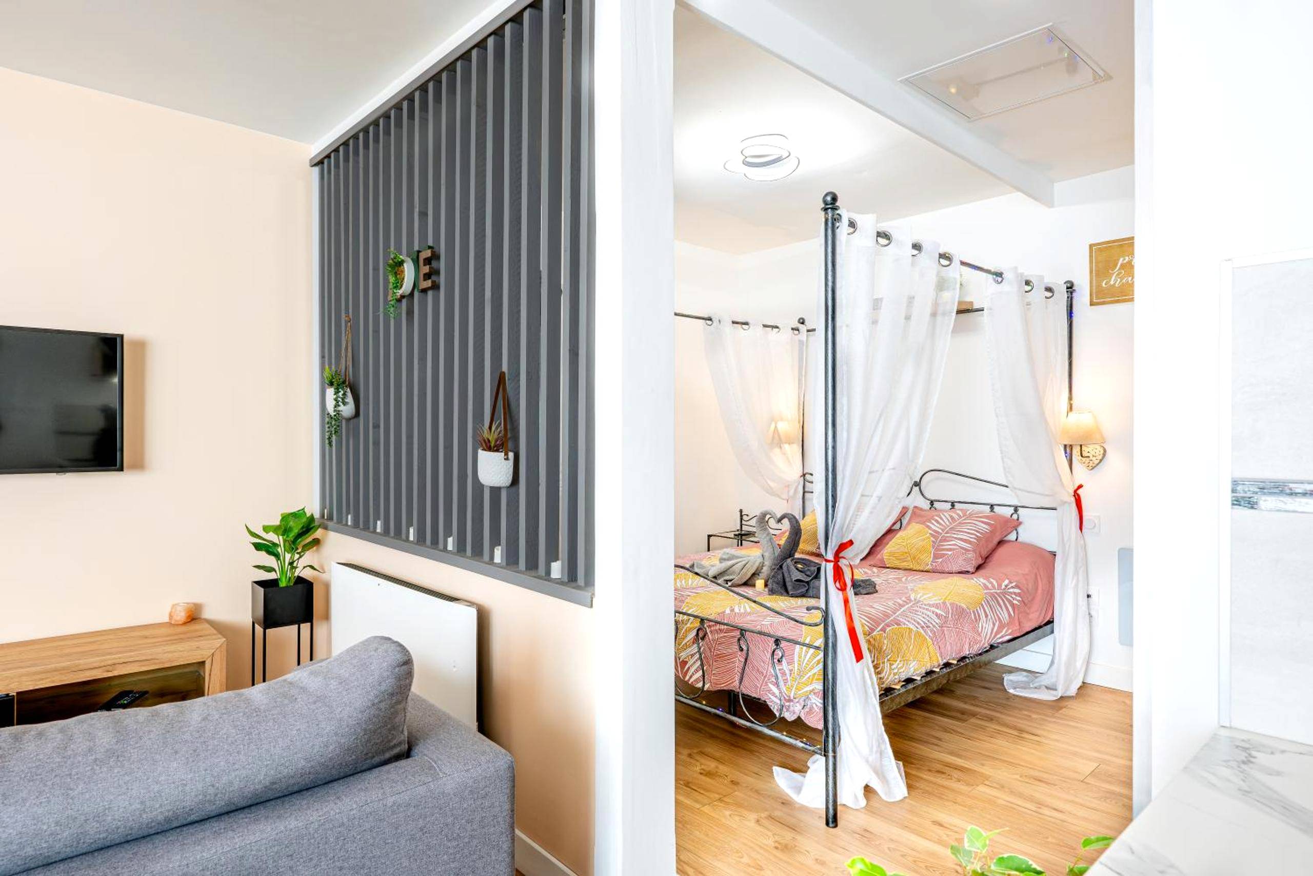 Photo du logement - Il Était Une Fois - GAP Chambre romantique & SPA