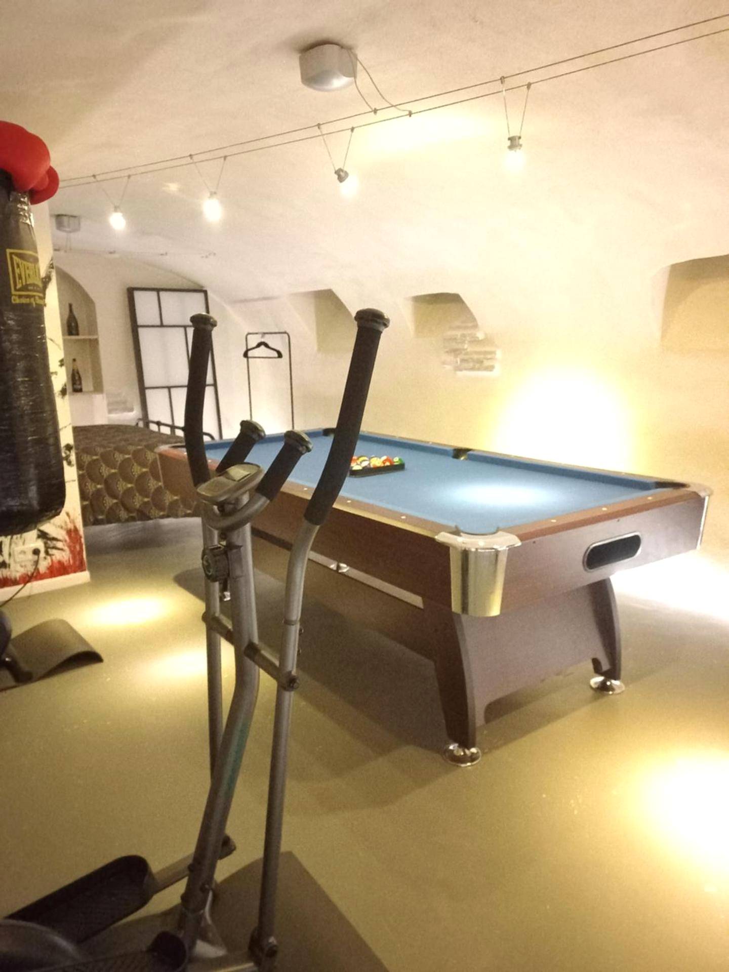 Espace de loisirs avec billard et vélo elliptique - " L'impérial Dom Pérignon "