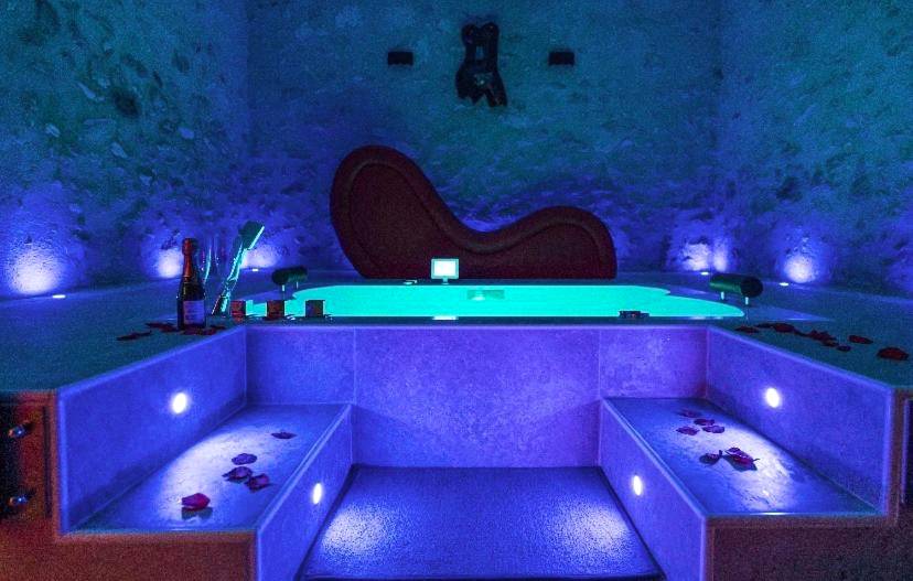 Photo du logement - L'indiscrete Love Room - Hammam - Sauna - SPA - Saint - Cyr - sur - Loire