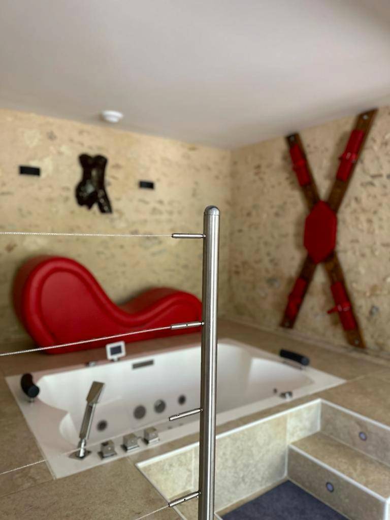Photo du logement - L'indiscrete Love Room - Hammam - Sauna - SPA