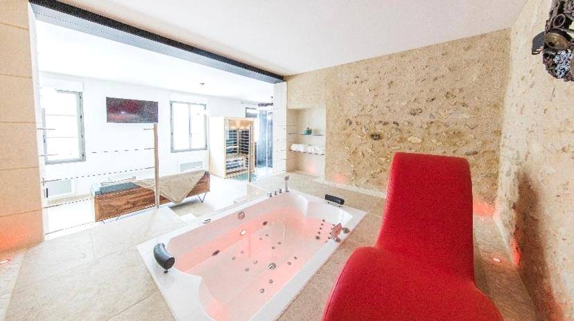 Photo du logement - L'indiscrete Love Room - Hammam - Sauna - SPA - Saint - Cyr - sur - Loire
