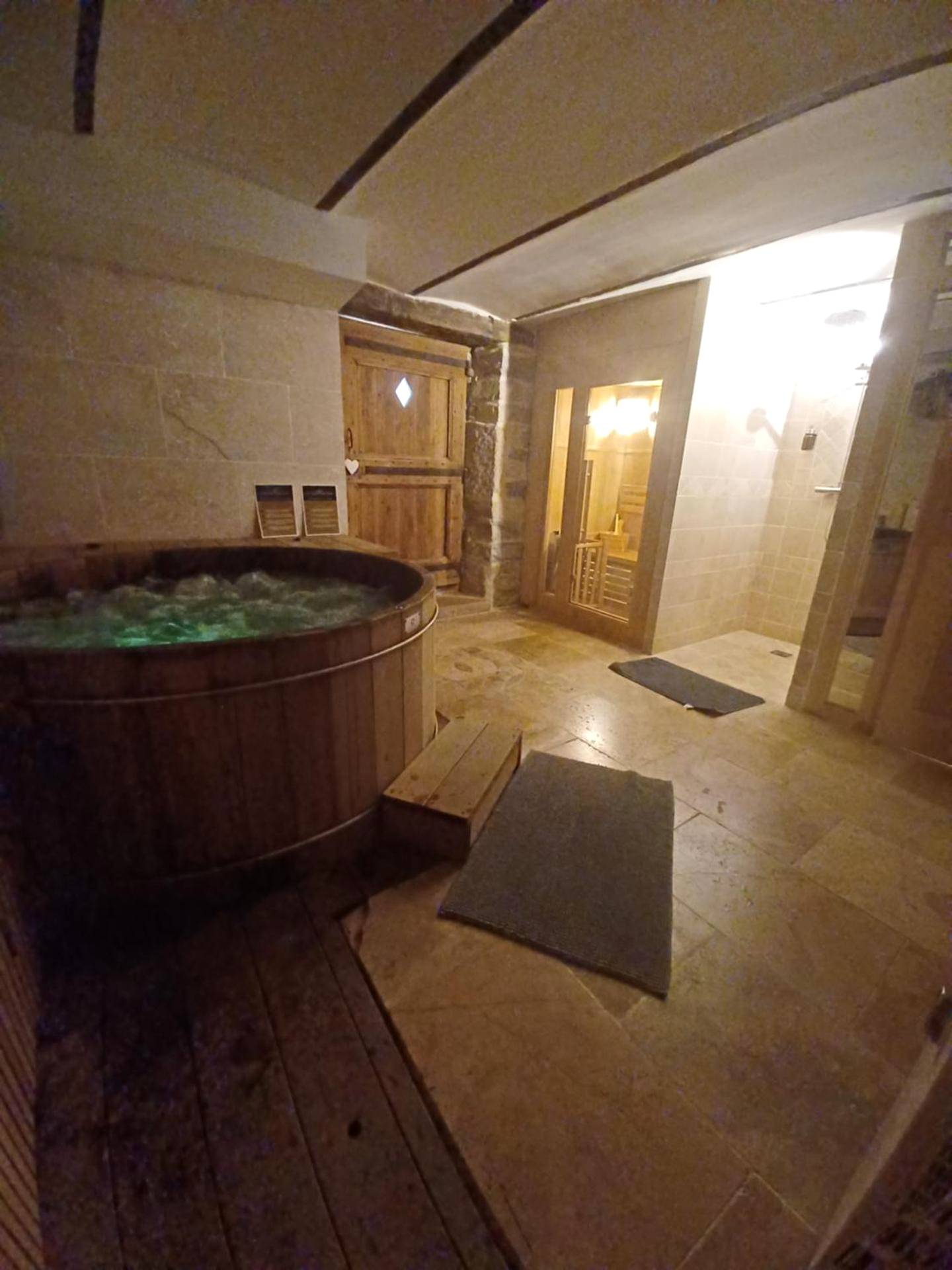 Photo du logement - Hébergement insolite avec jacuzzi privatif Millau