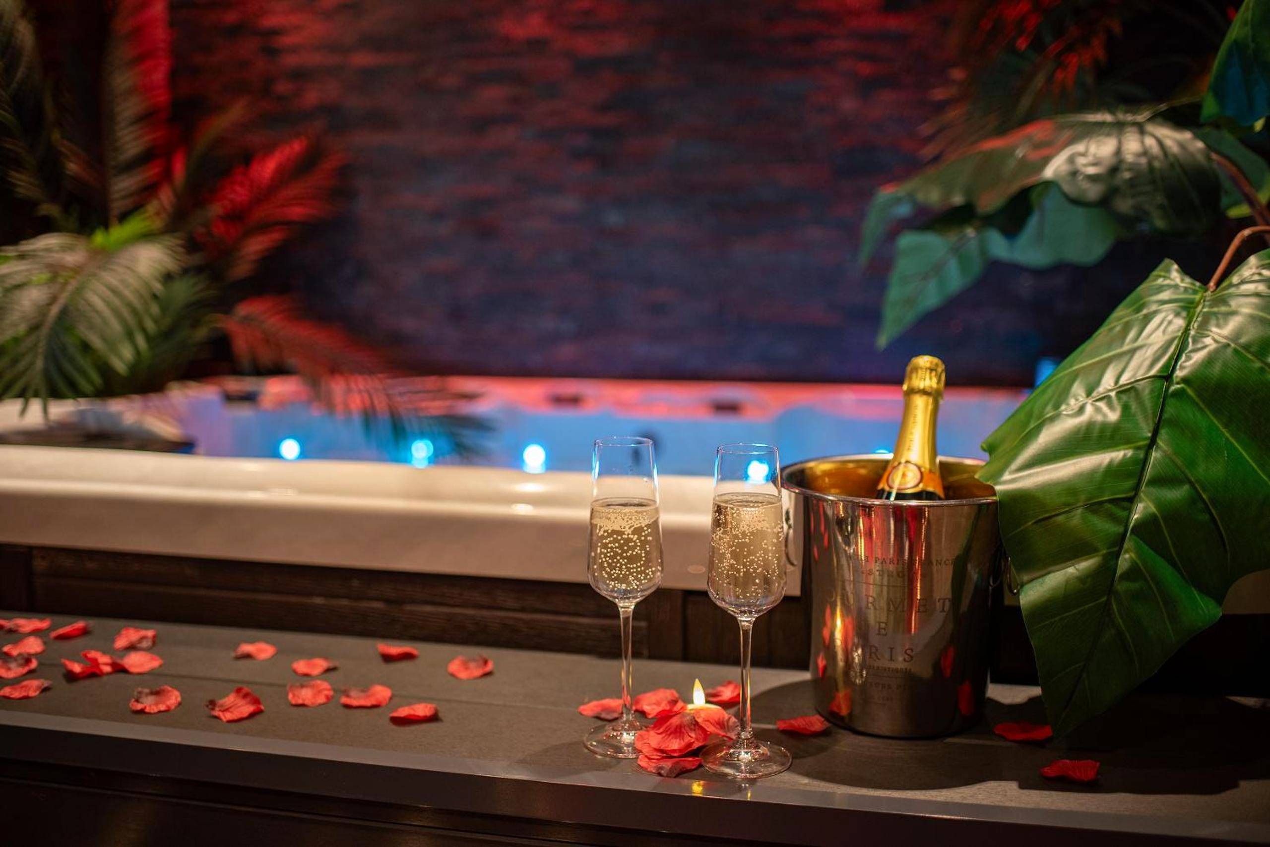 Photo du logement - L’Insolite, Spa Privatif (Appartement Jacuzzi)