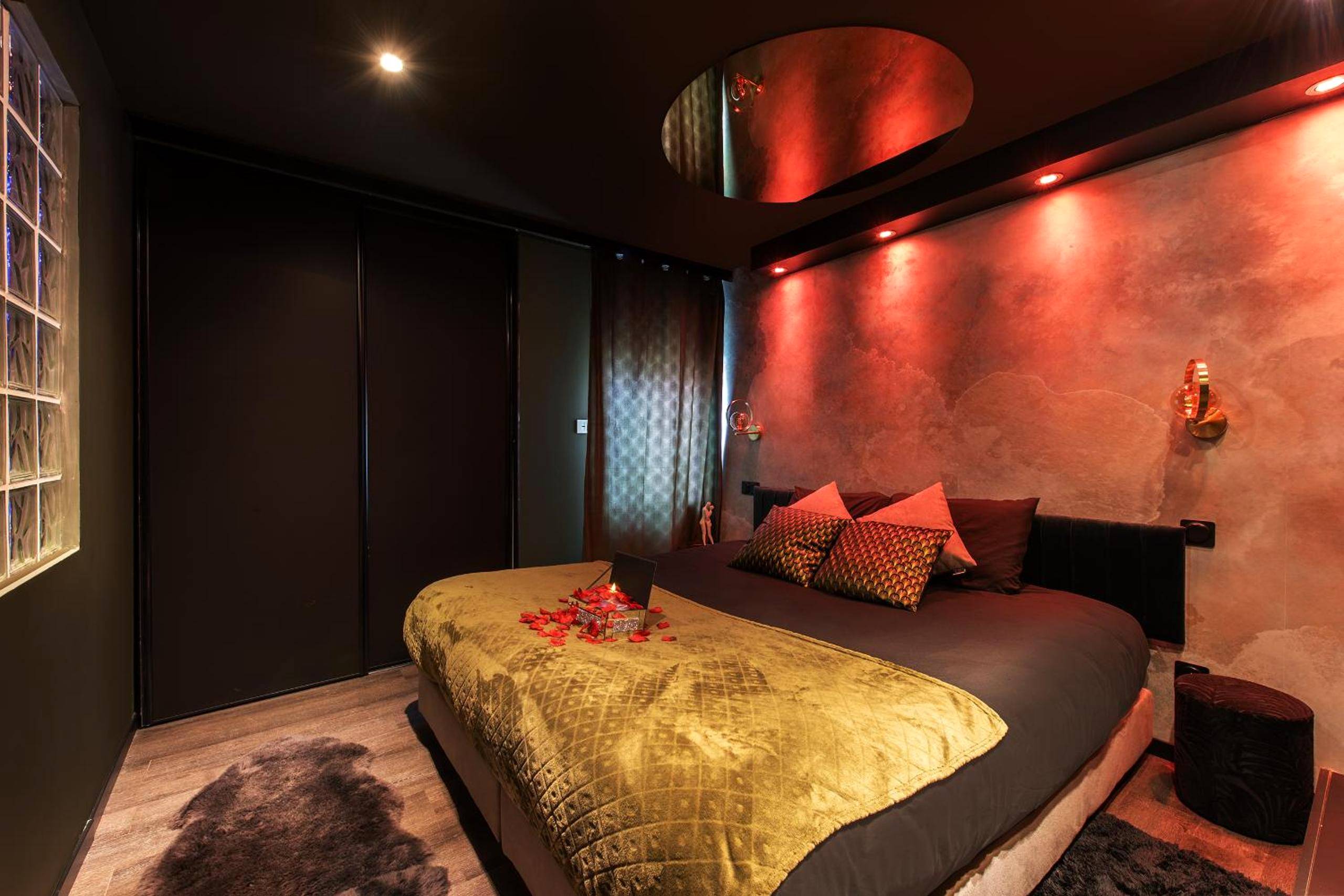 Photo du logement - L’Insolite, Spa Privatif (Appartement Jacuzzi)