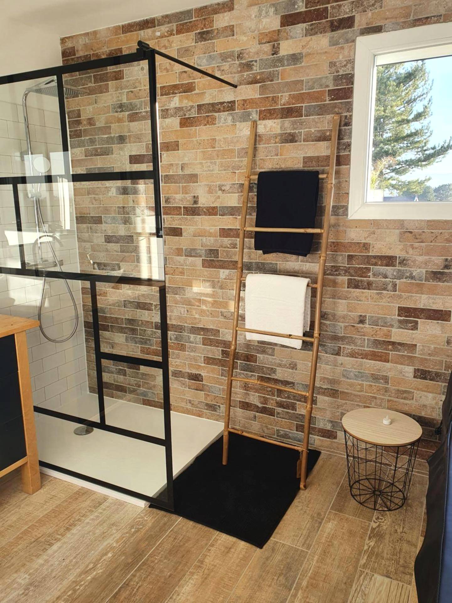 Douche à l'italienne et porte - serviettes bambou - Instant secret