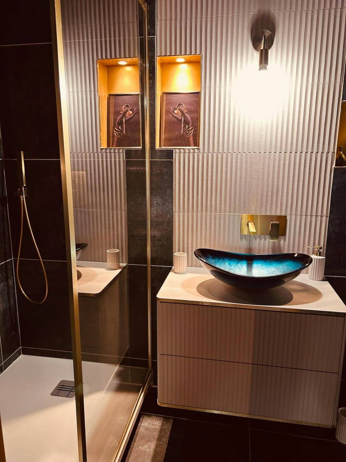 Photo du logement - L'instant Suspendu - Studio Jacuzzi Terrasse Plages - Saint - Aunès
