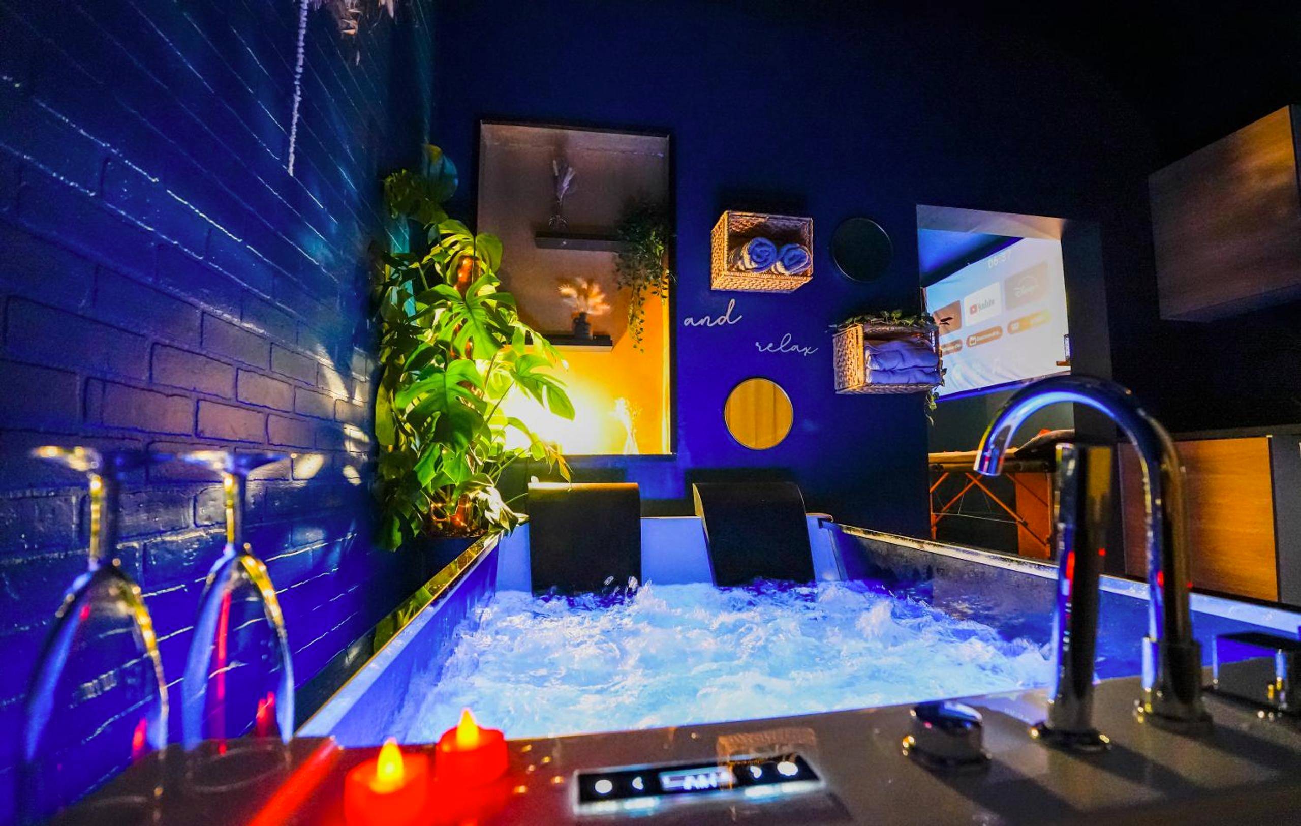 Photo du logement - L'instant Suspendu - Studio Jacuzzi Terrasse Plages - Saint - Aunès