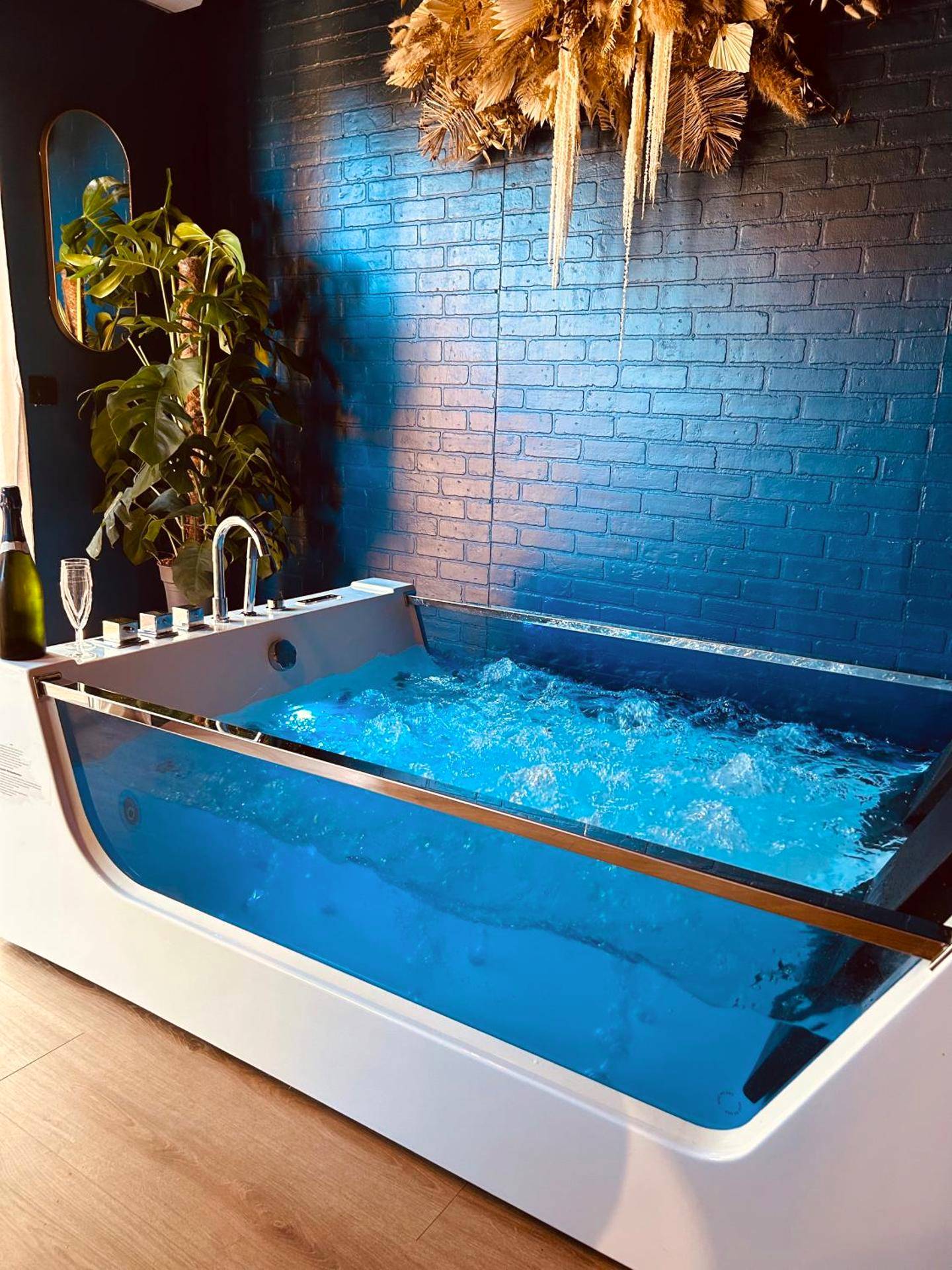 Photo du logement - L'instant Suspendu - Studio Jacuzzi Terrasse Plages - Saint - Aunès