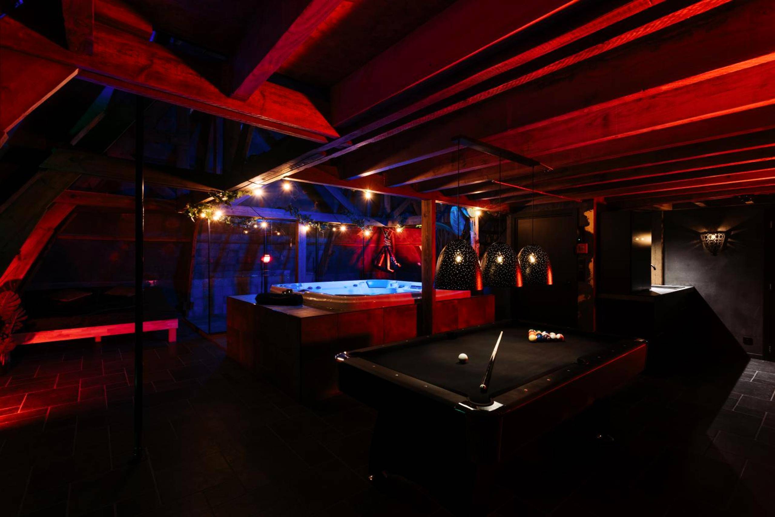 Photo du logement - INTENSE Senses Experience - Suites wellness avec piscine, jacuzzi, sauna, billard etc