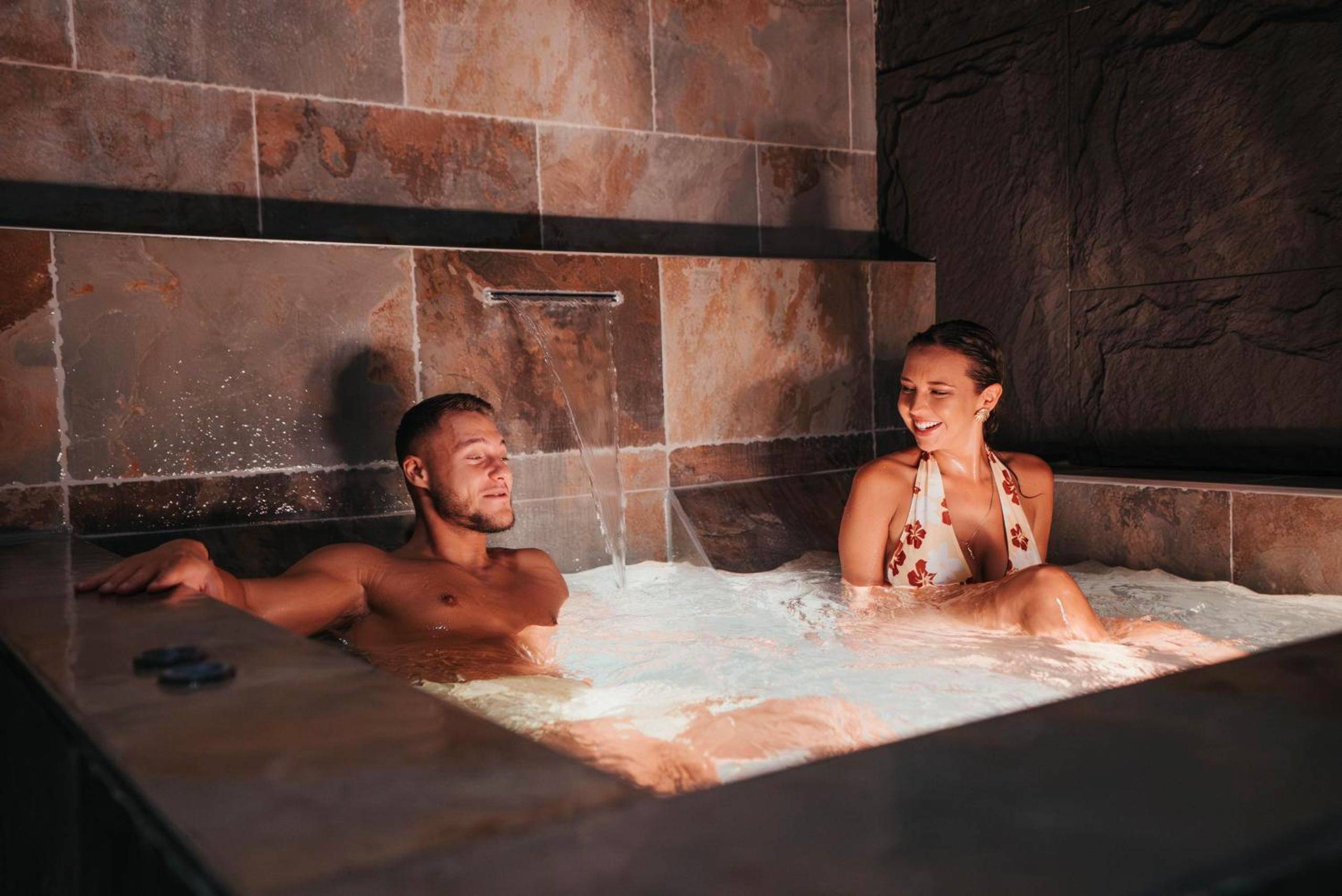 Autre vue interieure - INTENSE Senses Experience - Suites wellness avec piscine, jacuzzi, sauna, billard etc - Bertrange