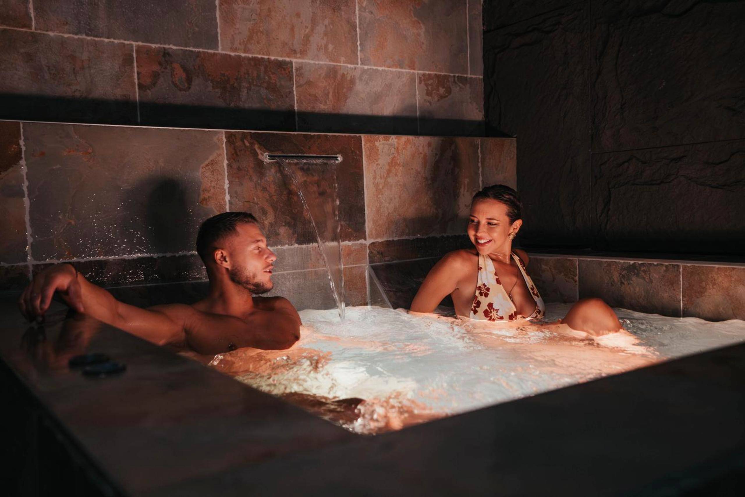 Photo du logement - INTENSE Senses Experience - Suites wellness avec piscine, jacuzzi, sauna, billard etc - Bertrange