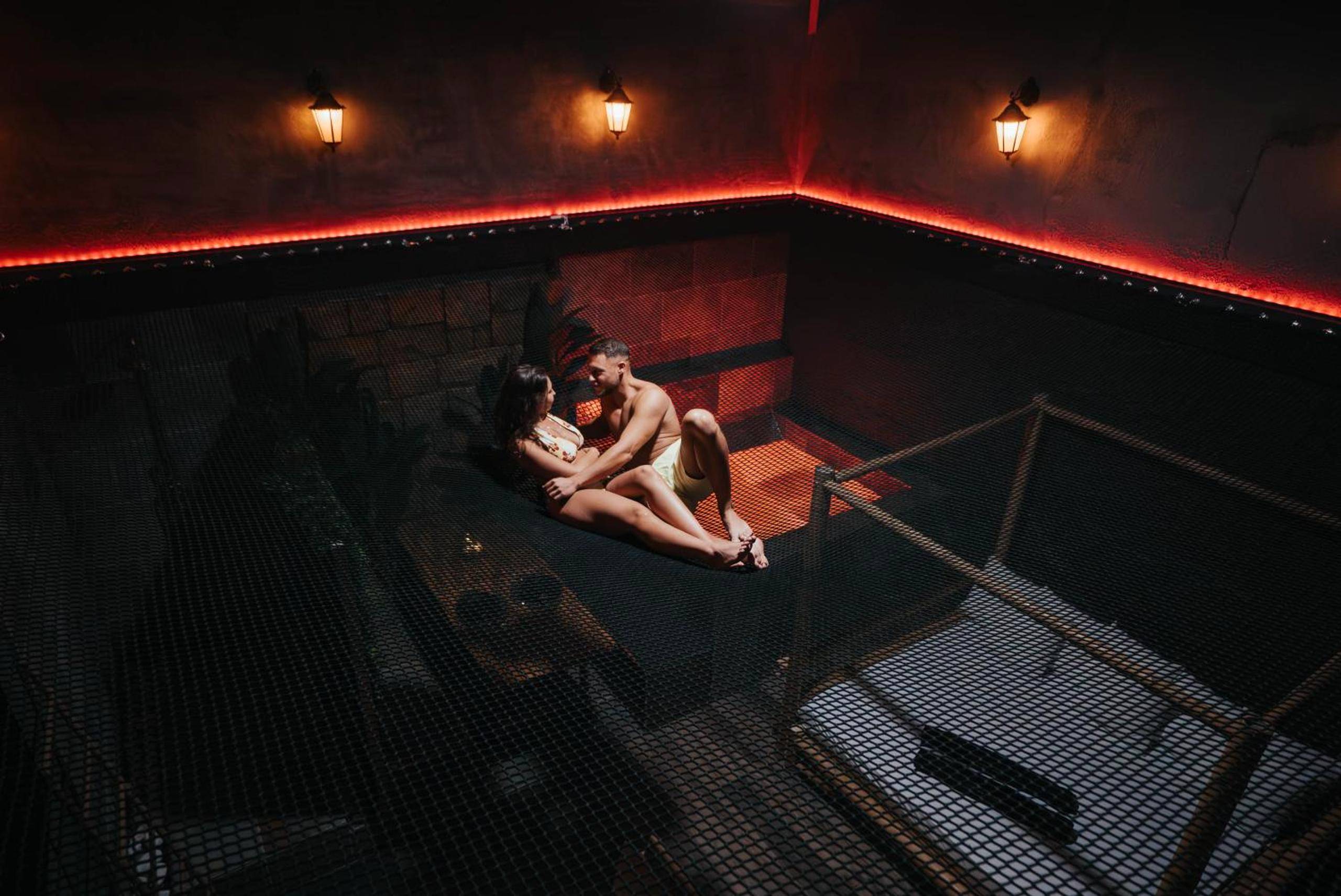 Photo du logement - INTENSE Senses Experience - Suites wellness avec piscine, jacuzzi, sauna, billard etc