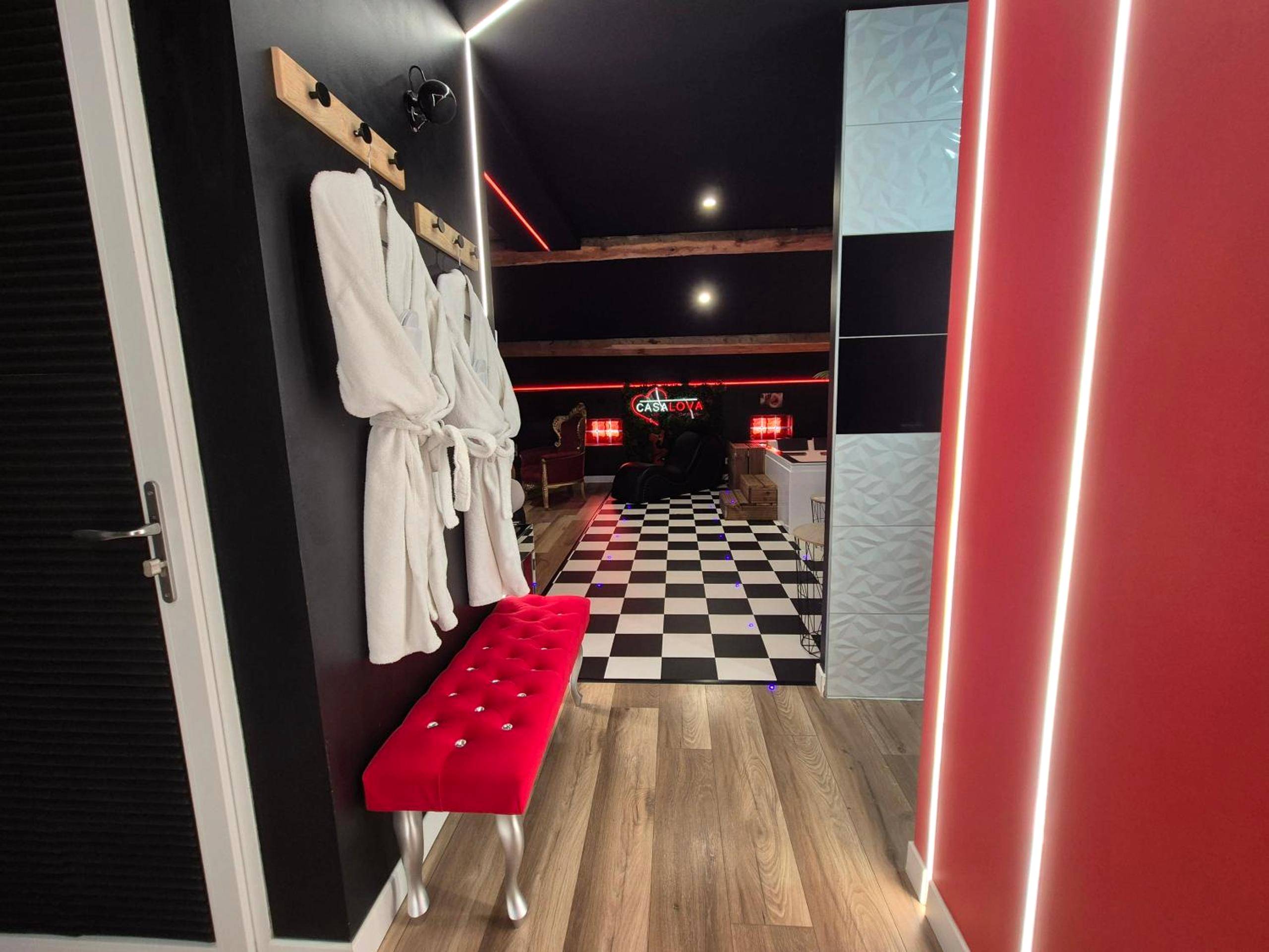 Photo du logement - L'Interdit Suite Luxe Romantique Spa Balneo Sauna Hammam - Serrières