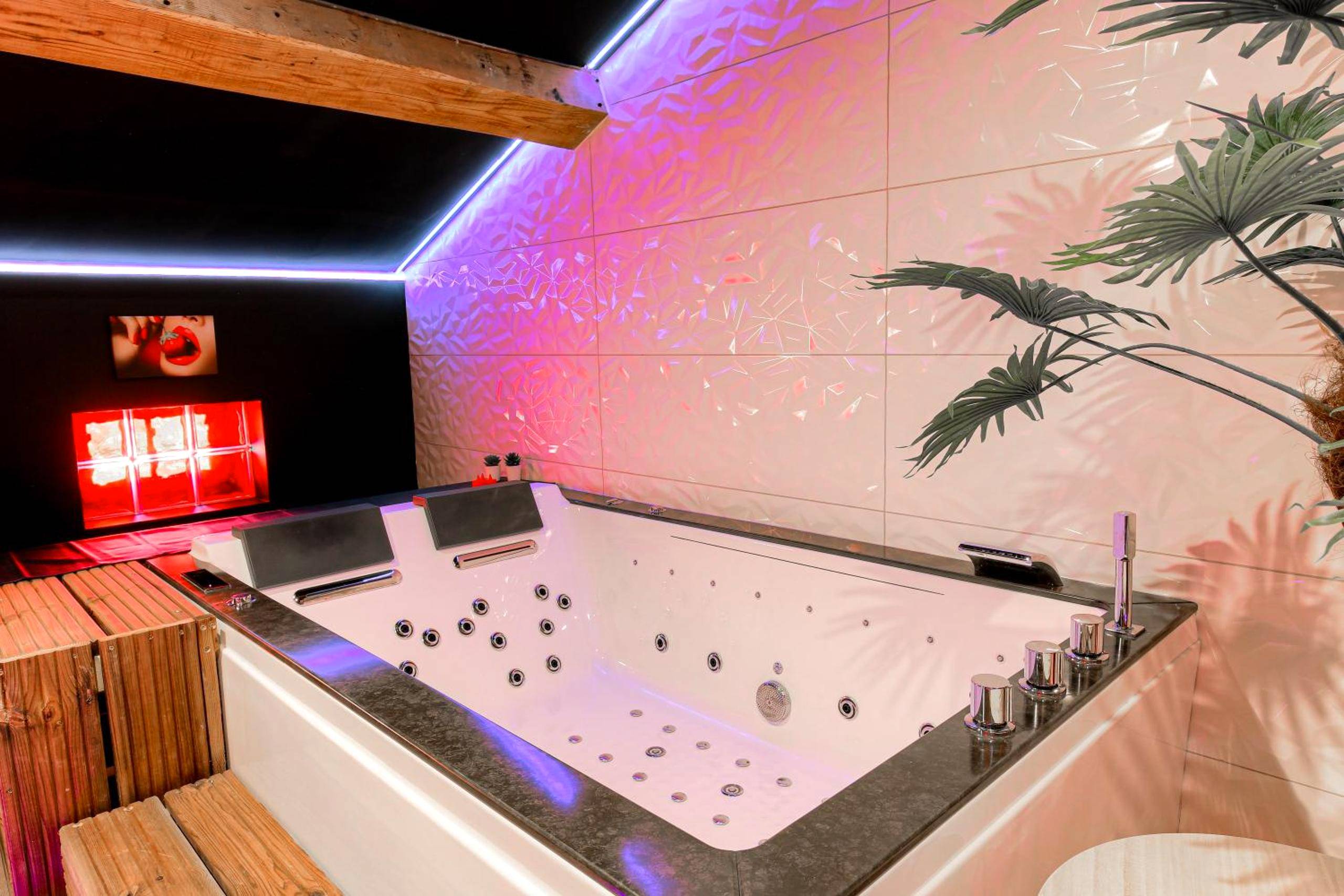 Photo du logement - L'Interdit Suite Luxe Romantique Spa Balneo Sauna Hammam