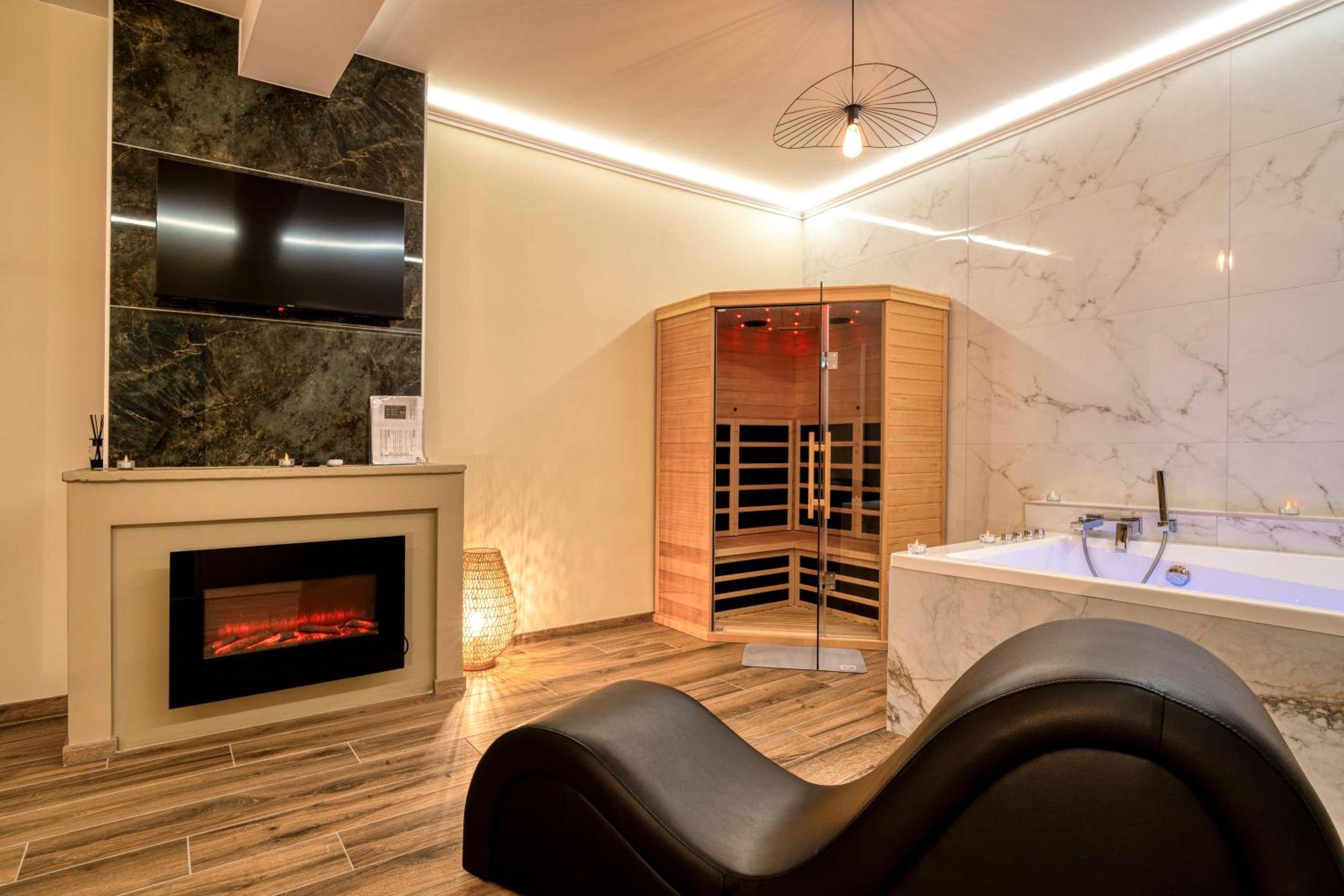 Sauna, jacuzzi et fauteuil tantrique - Love Room Metz - Intime Spa et Sauna au coeur de Metz
