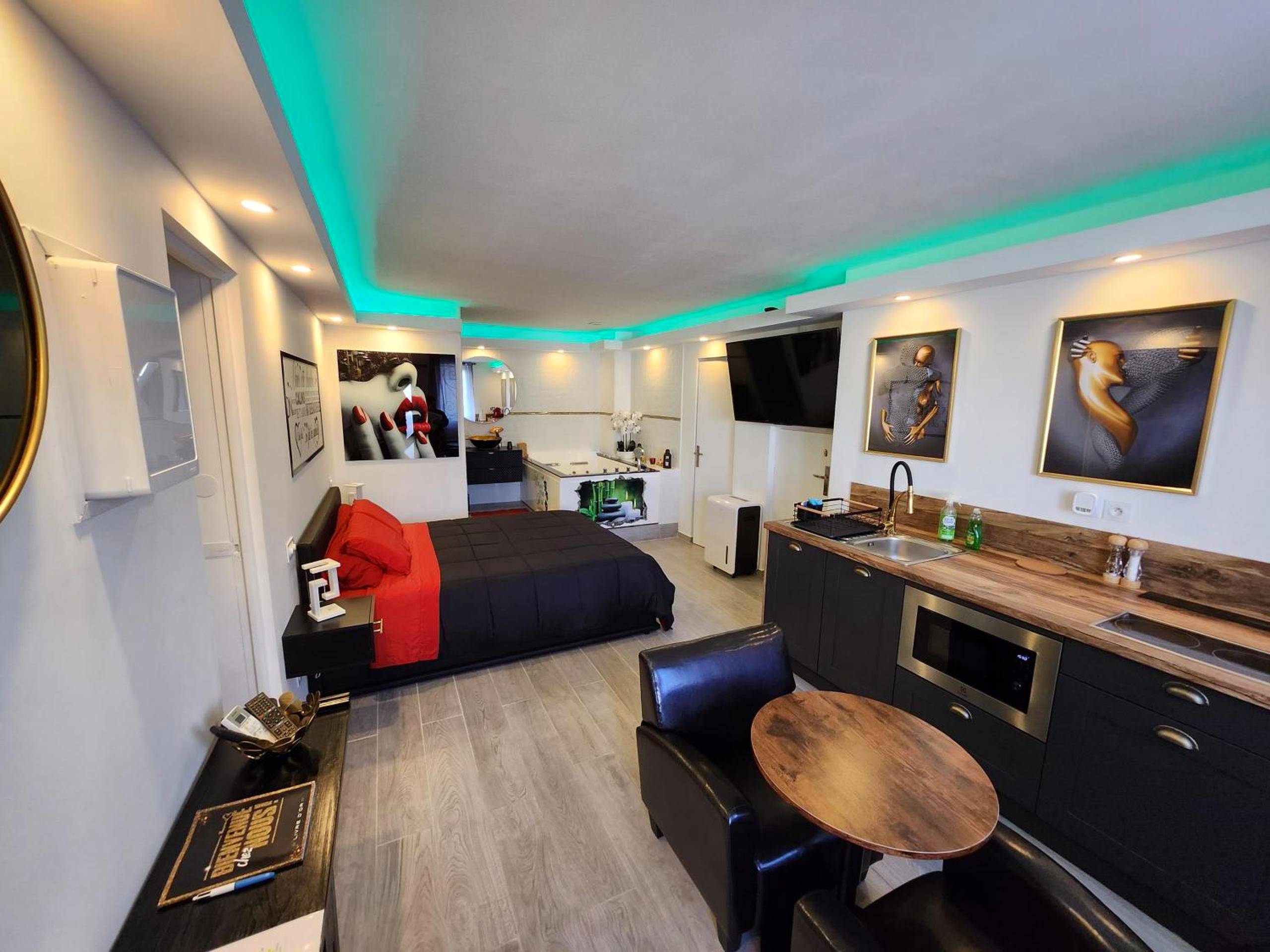 Vue du logement - Love Room Perpignan - Love Room romantique avec Jacuzzi 2 places