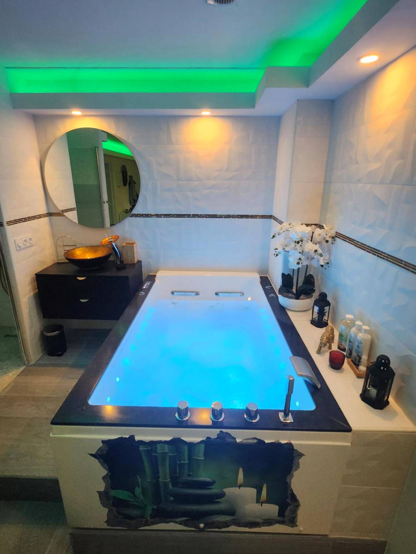 Photo du logement - Love Room romantique avec Jacuzzi 2 places
