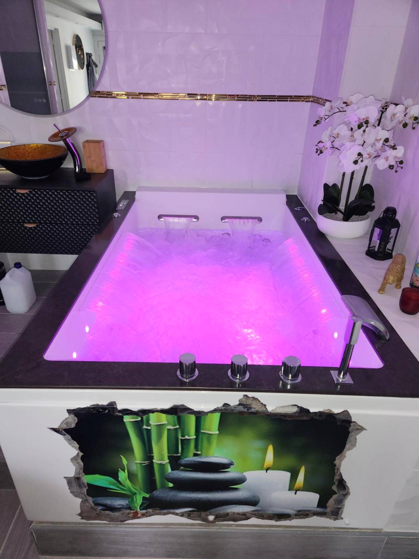 Photo du logement - Love Room romantique avec Jacuzzi 2 places - Perpignan