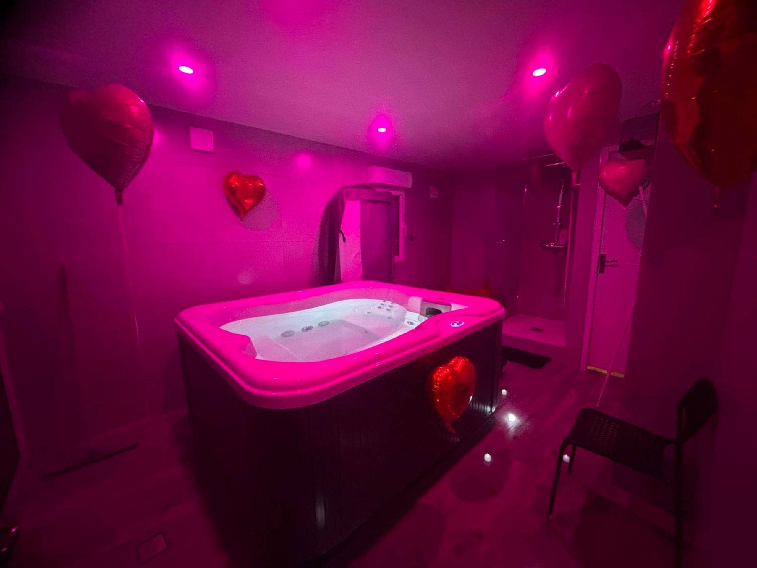 Vue du logement - Love Room Conflans - Sainte - Honorine - Cocon Seine - et - Jacuzzi privé arrivée autonome