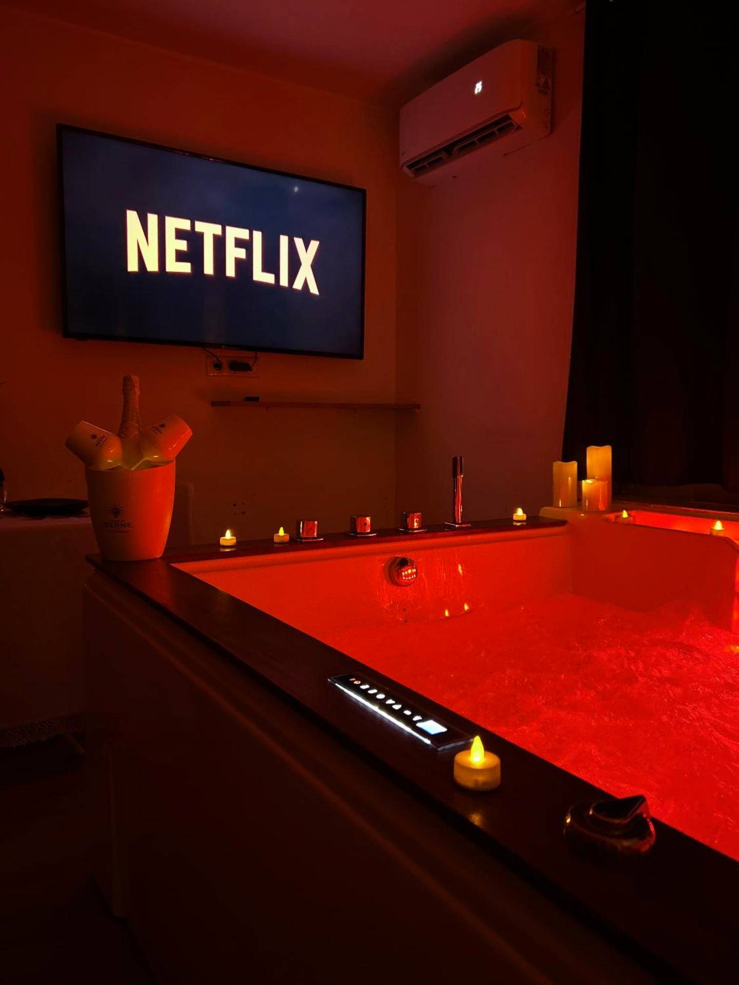 Photo du logement - Love Room à Cannes - Appartement 25m2 pour 2 personnes avec un jacuzzi Privé