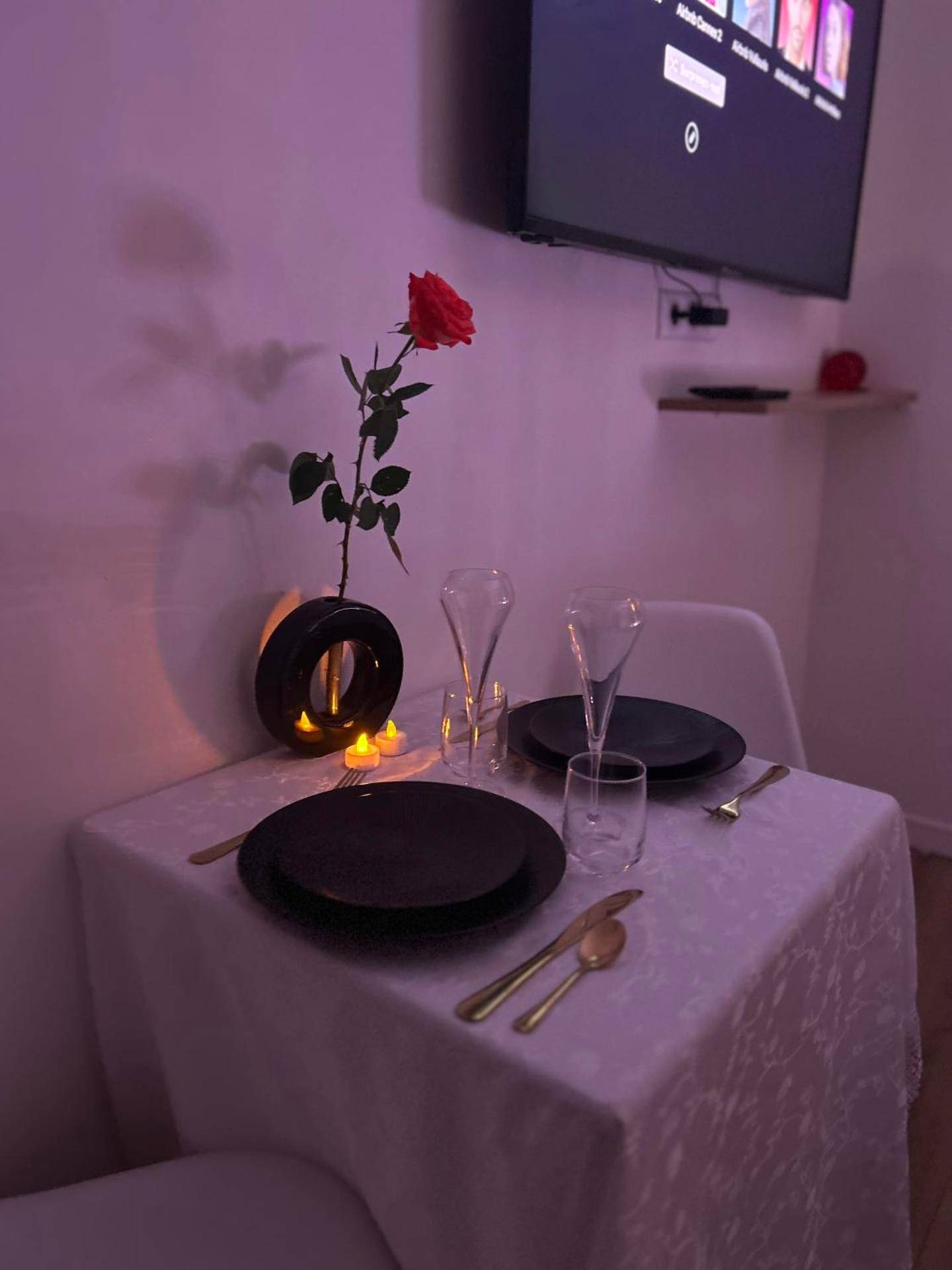 Photo du logement - Love Room à Cannes - Appartement 25m2 pour 2 personnes avec un jacuzzi Privé - Cannes