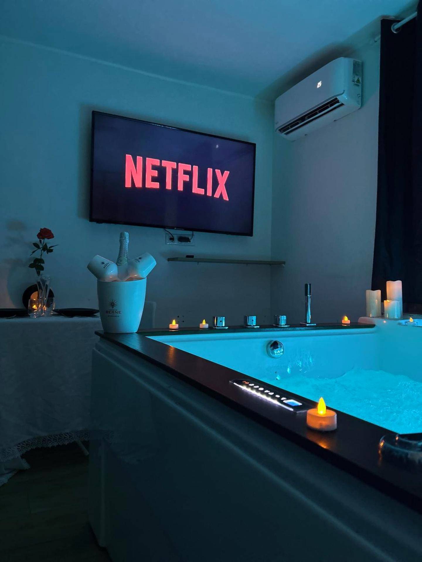 Photo du logement - Love Room à Cannes - Appartement 25m2 pour 2 personnes avec un jacuzzi Privé