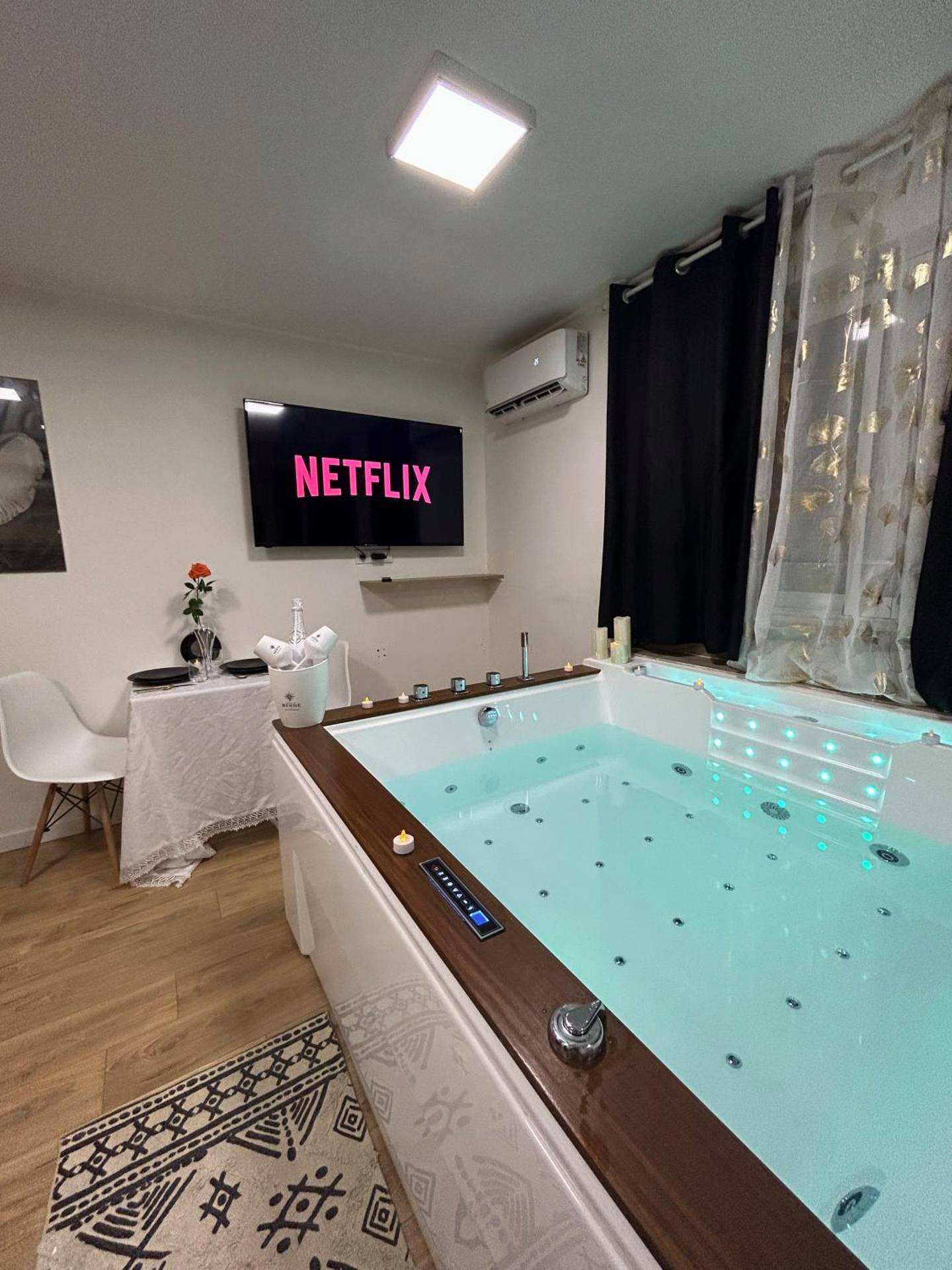 Vue du logement - Love Room à Cannes - Appartement 25m2 pour 2 personnes avec un jacuzzi Privé
