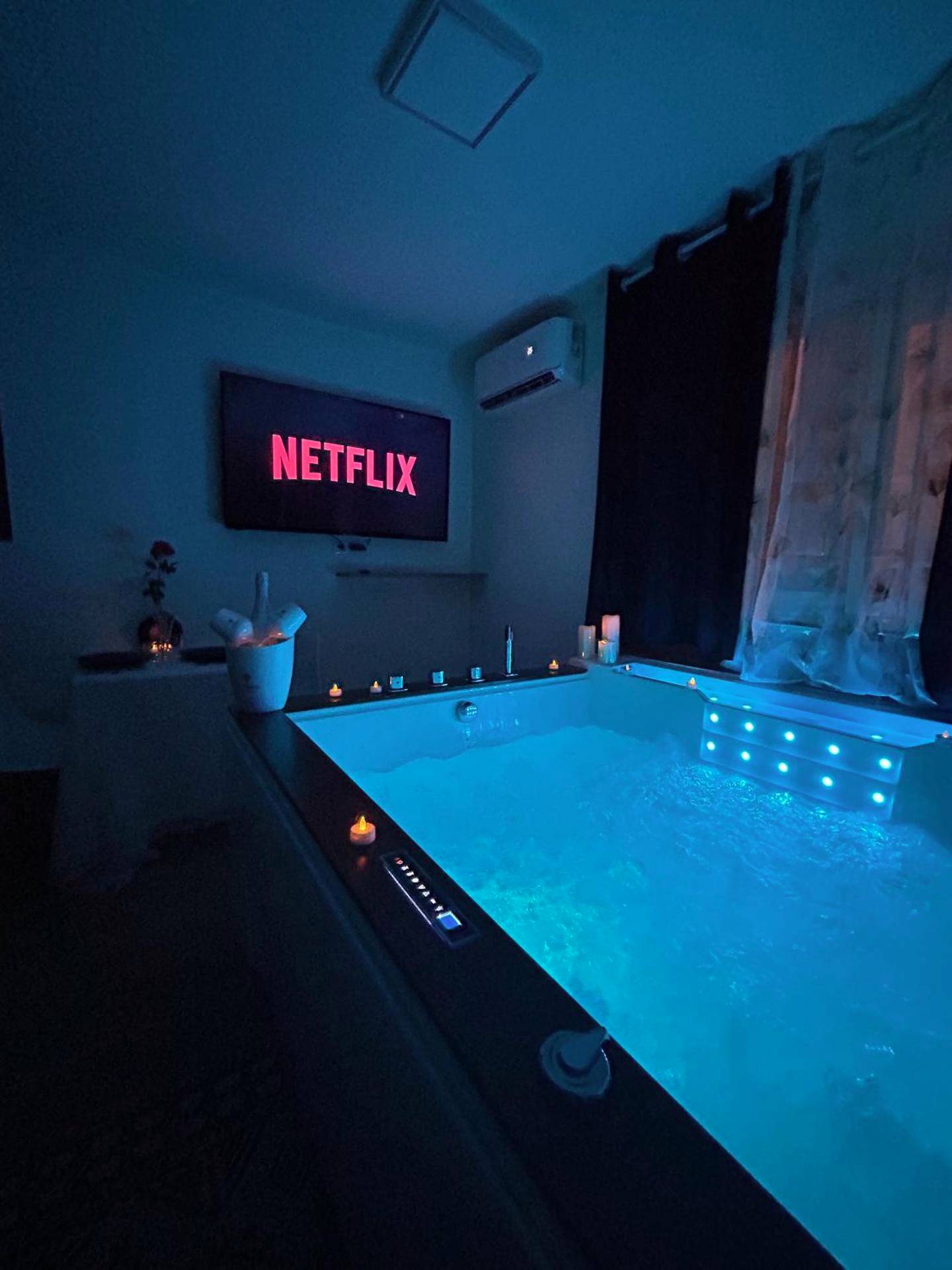 Photo du logement - Love Room à Cannes - Appartement 25m2 pour 2 personnes avec un jacuzzi Privé