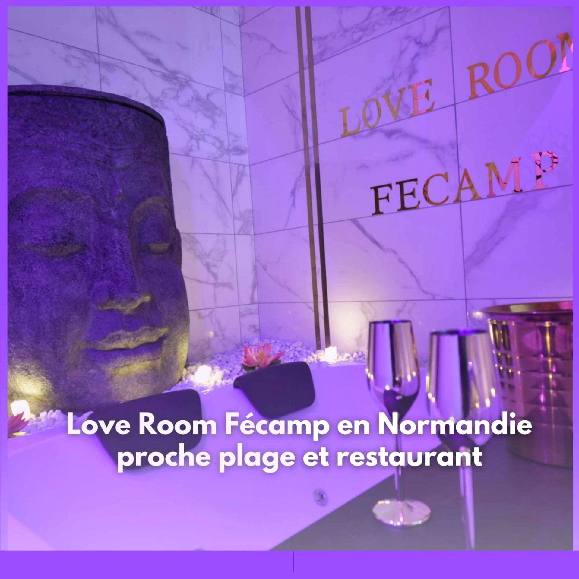 Baignoire balnéo avec éclairage tamisé violet - Love Room Fécamp - Jacuzzi Romantique 15 min Etretat 3