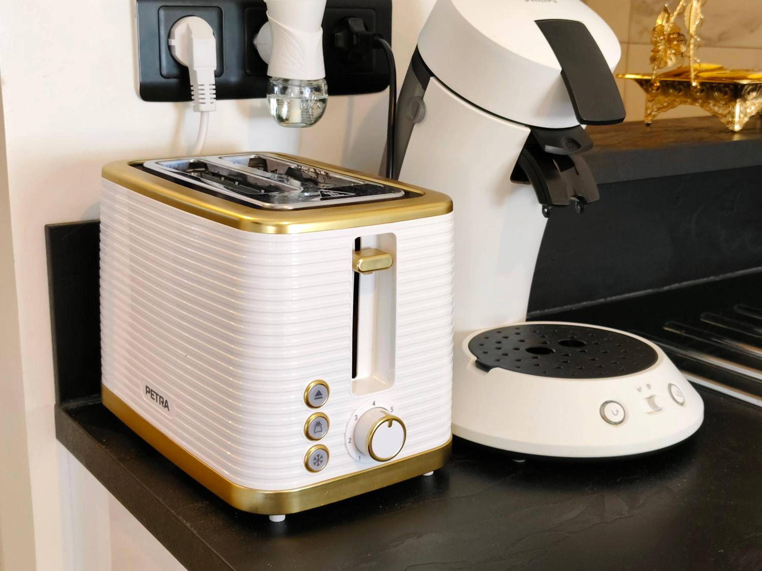 Grille - pain et machine à café design - Jacuzzi Romantique 15 min Etretat 3