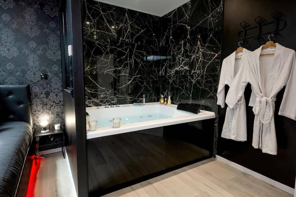 Photo du logement - * Love Room jacuzzi *