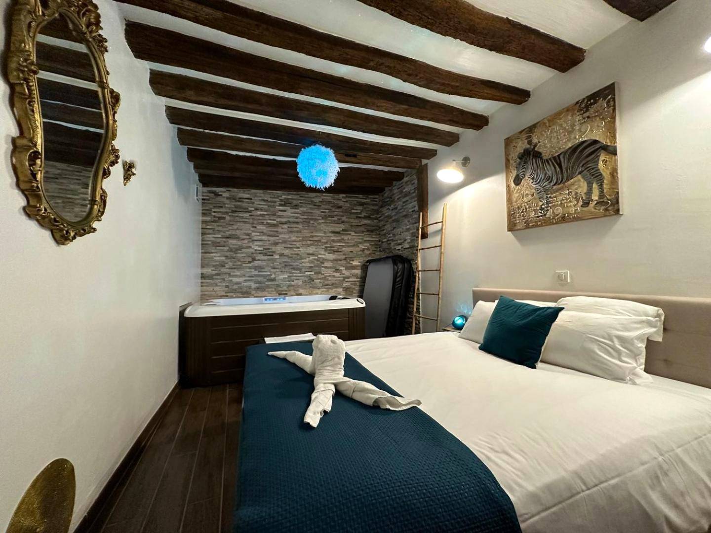 Photo du logement - Appartement et Jacuzzi privatif, cœur de Chartres.