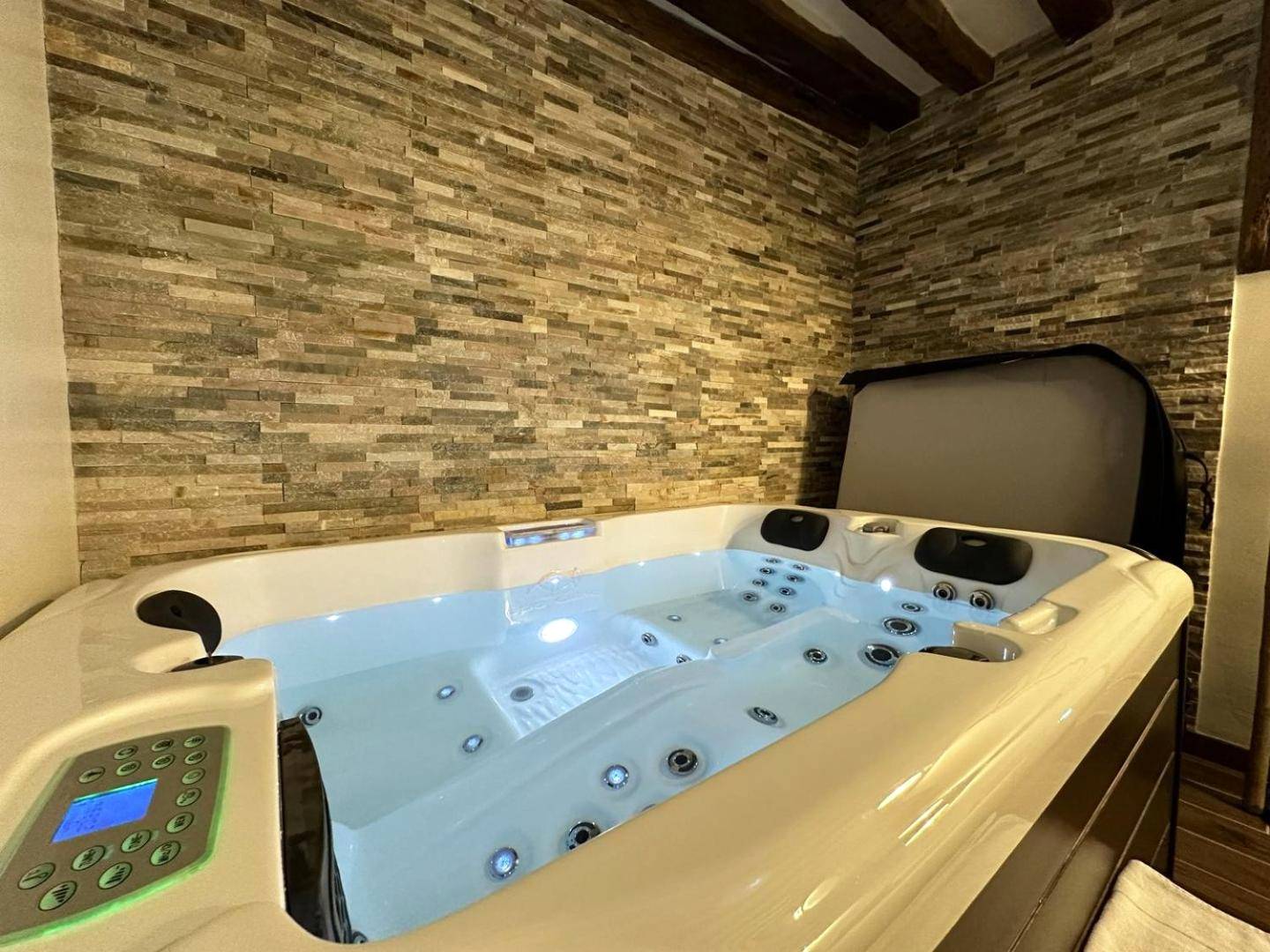 Photo du logement - Appartement et Jacuzzi privatif, cœur de Chartres.