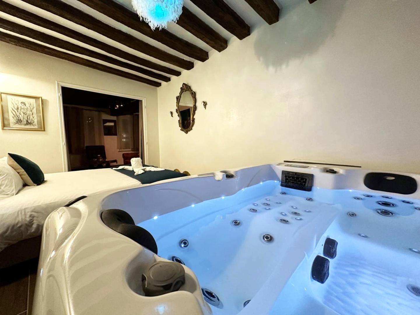 Photo du logement - Appartement et Jacuzzi privatif, cœur de Chartres.