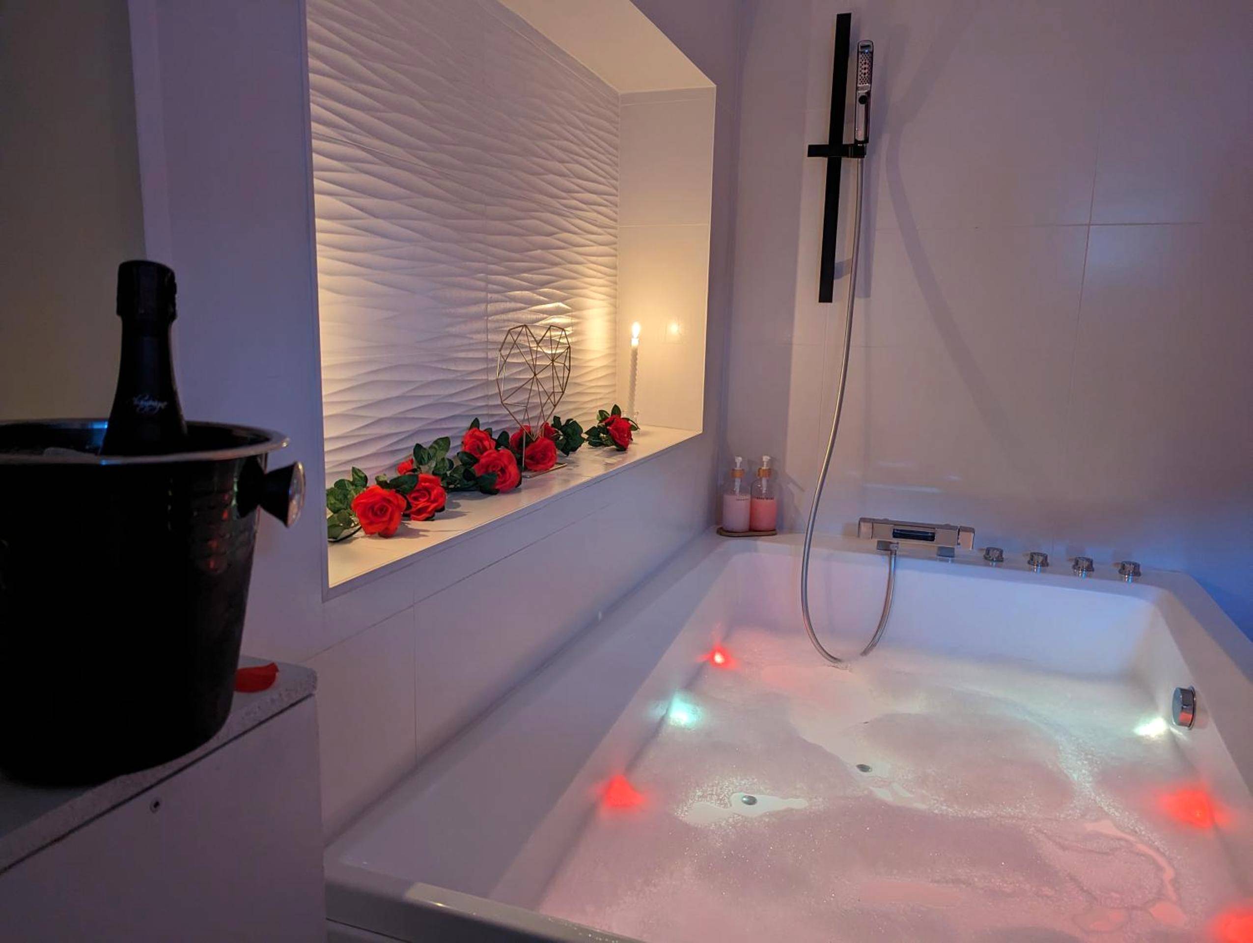 Photo du logement - Love Room Perpignan Jacuzzi & Ambiance romantique