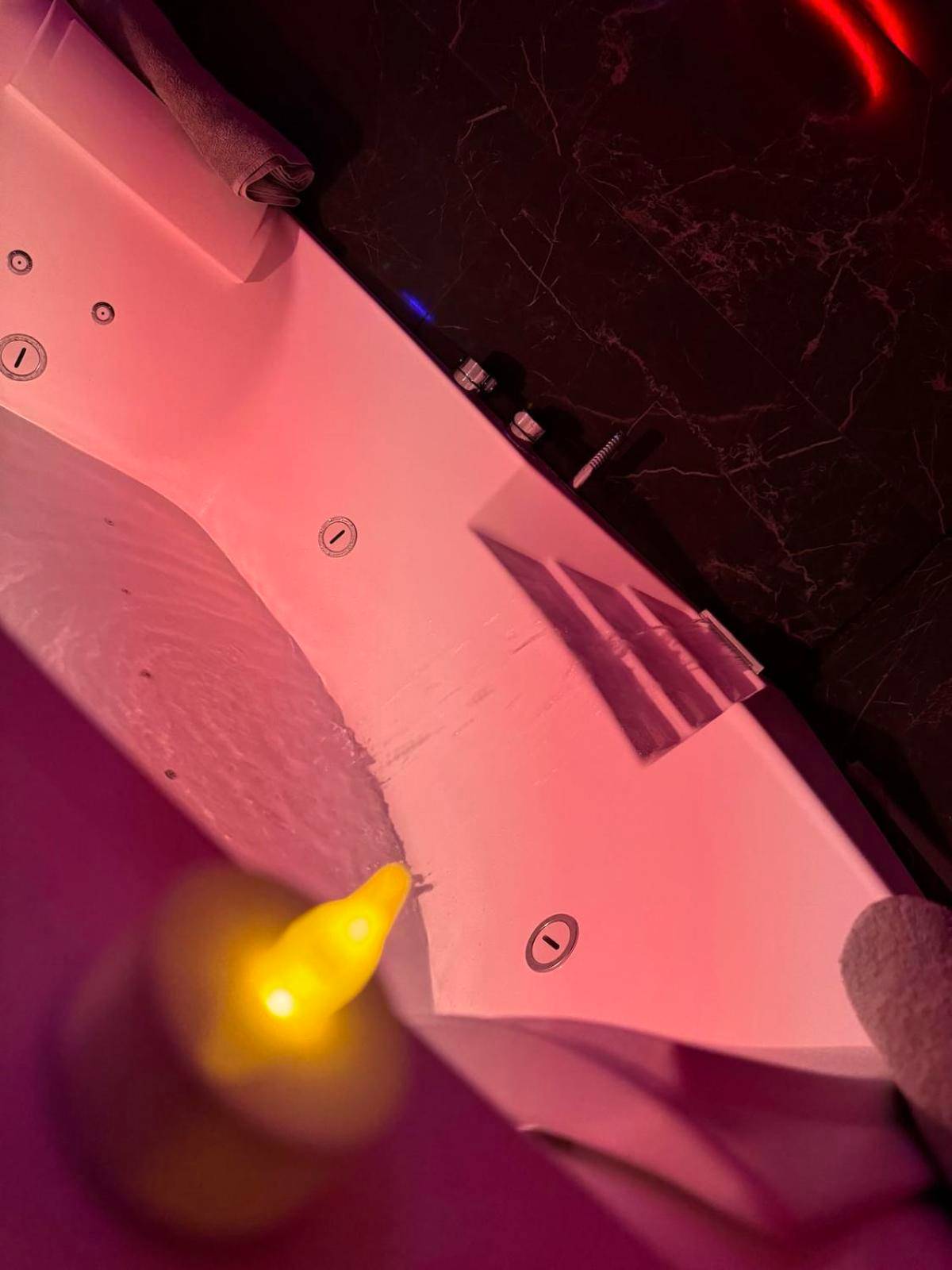 Photo du logement - Love room avec jacuzzi privé - Bonnétable